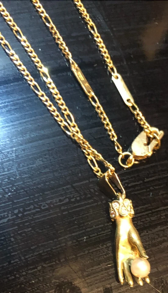 Carrera Y Carrera 18ct Yellow Gold Hand Necklace Pendant 7 Diamonds Pearl Spain