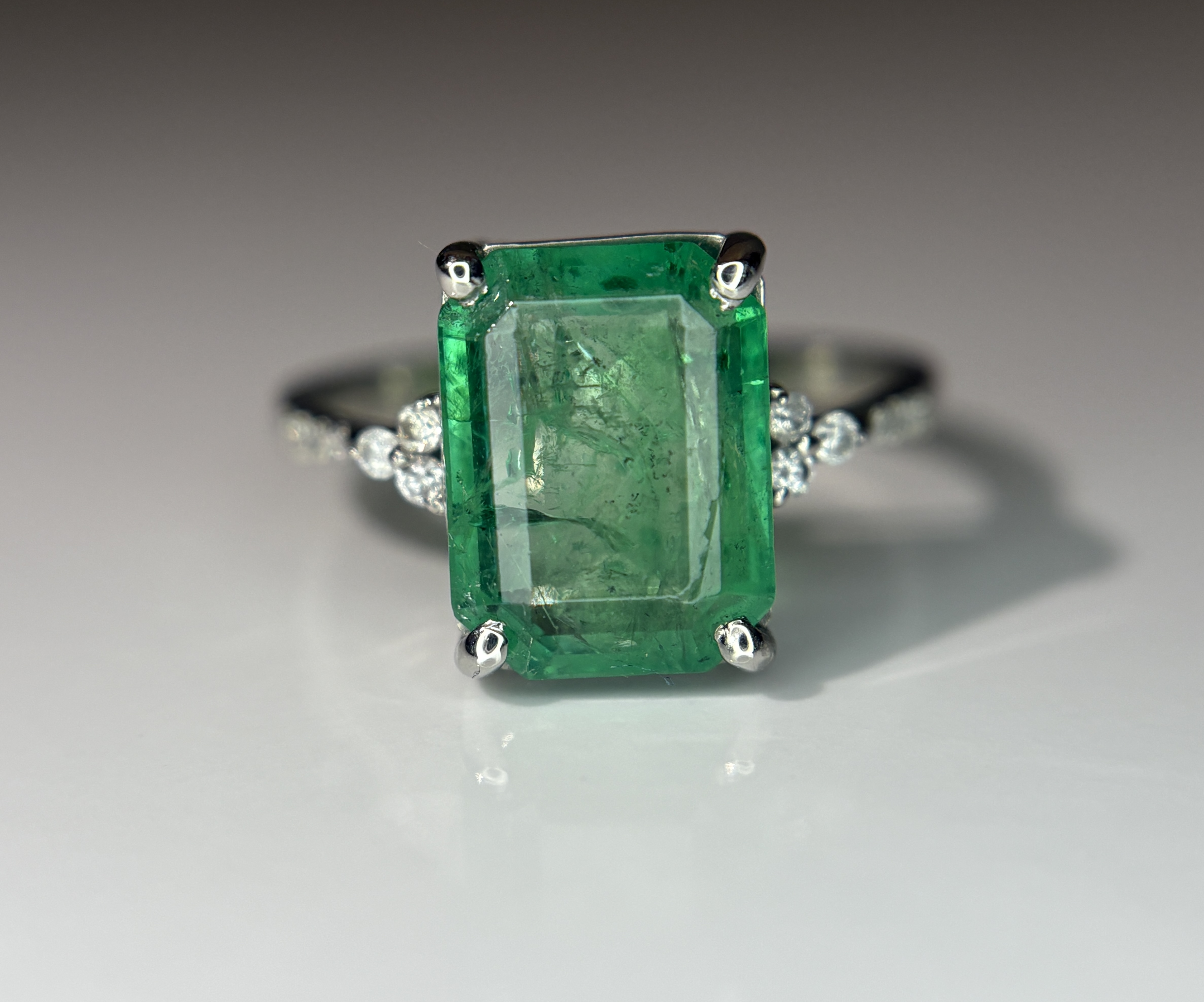 Beautiful 3.15 CT Natural Emerald Ring With Natural Diamonds & Platinum 950