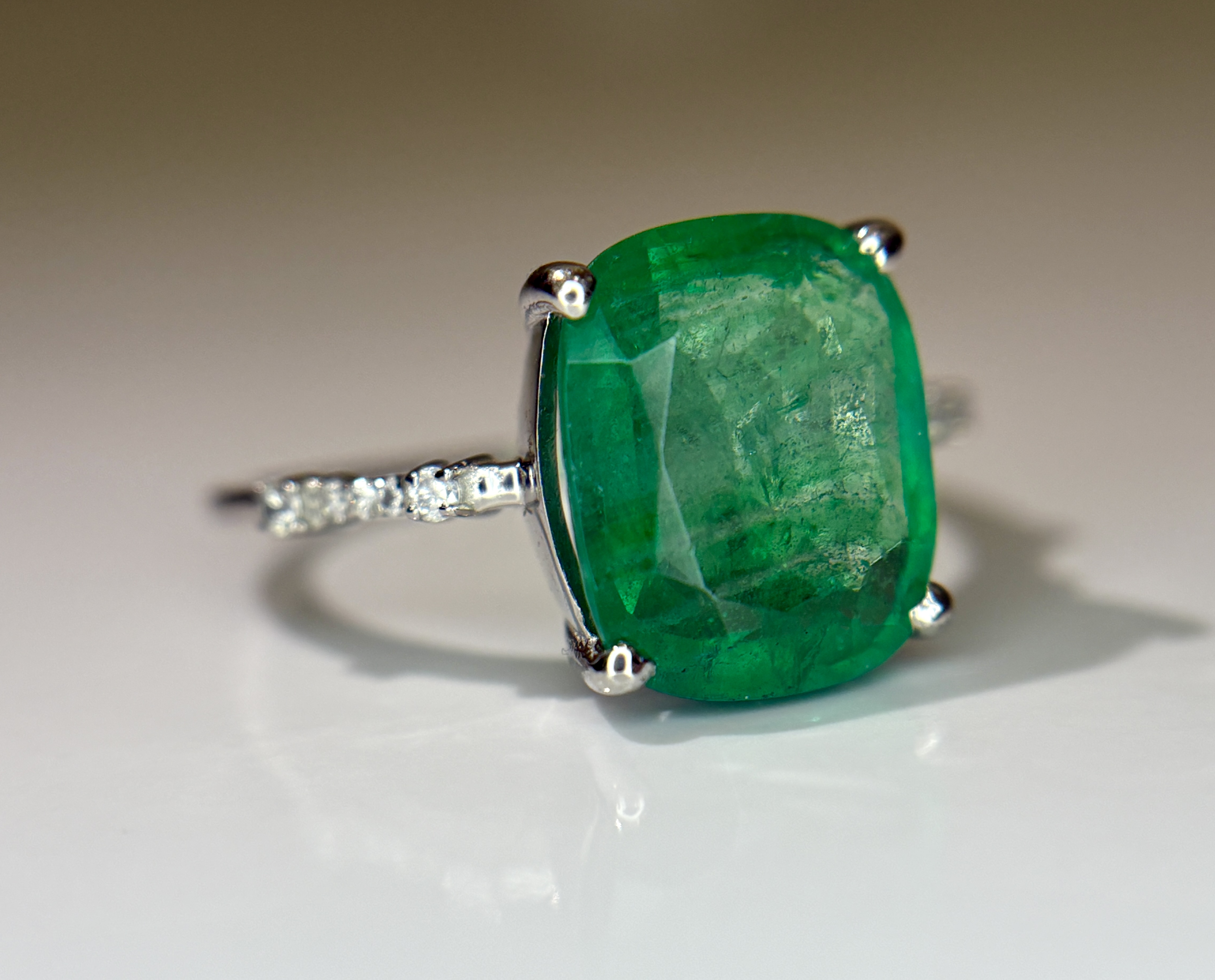 Beautiful 3.40 CT Natural Emerald Ring With Natural Diamonds & Platinum 950