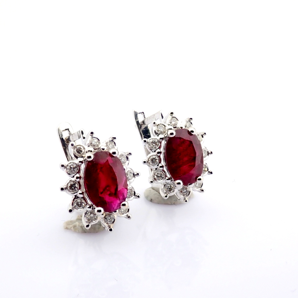 Natural Diamond 18K White Gold Earring