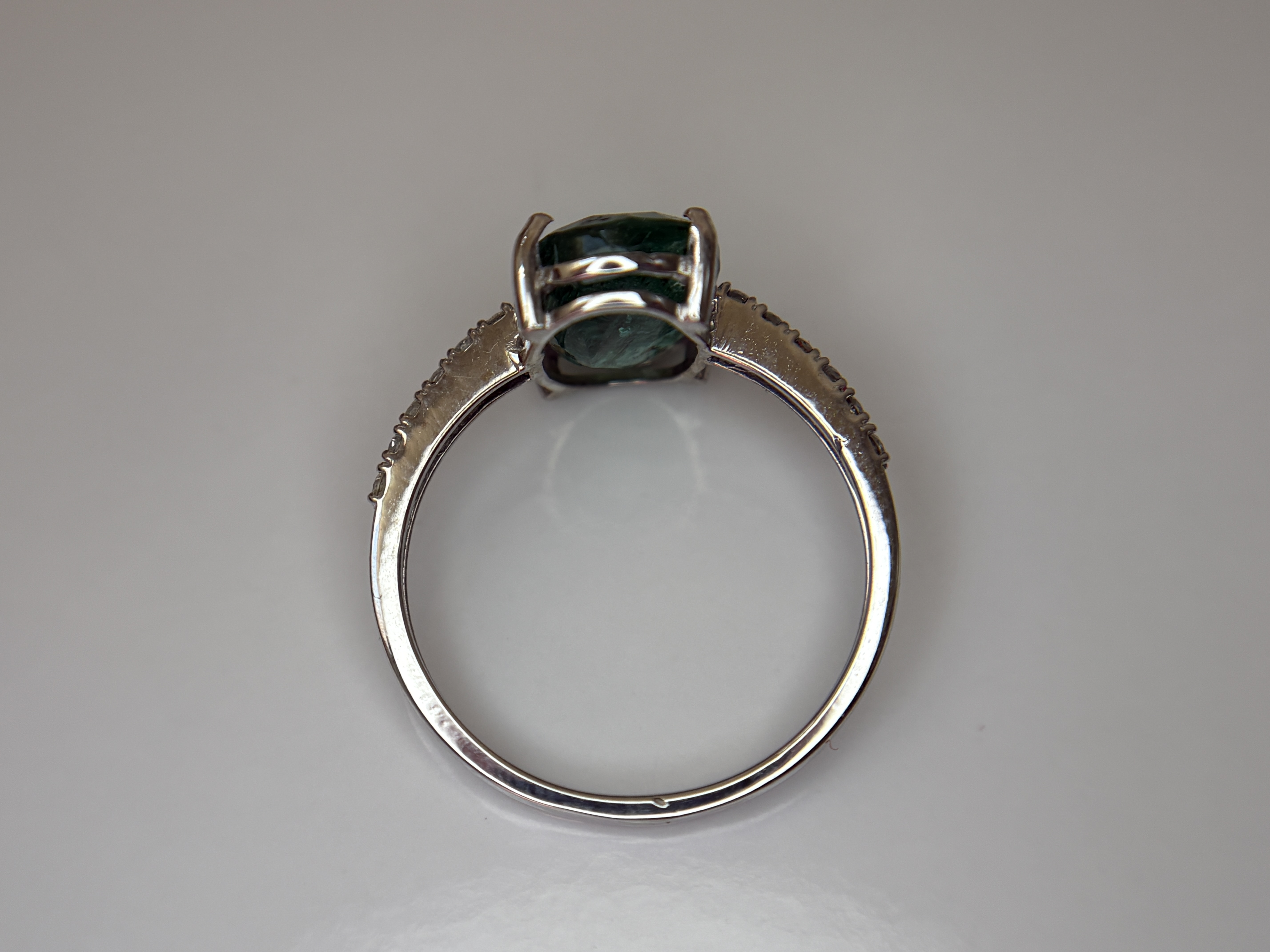 Beautiful Natural Emerald 3.00ct With Natural Diamonds & 18k Gold