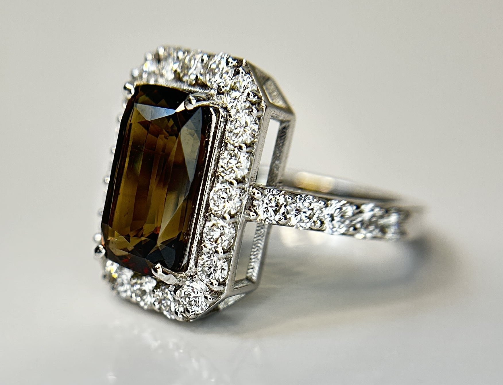 GIA Certified Natural Rare Alexandrite Ring 5.07ct With 1.38ct Diamond & 18k White Gold