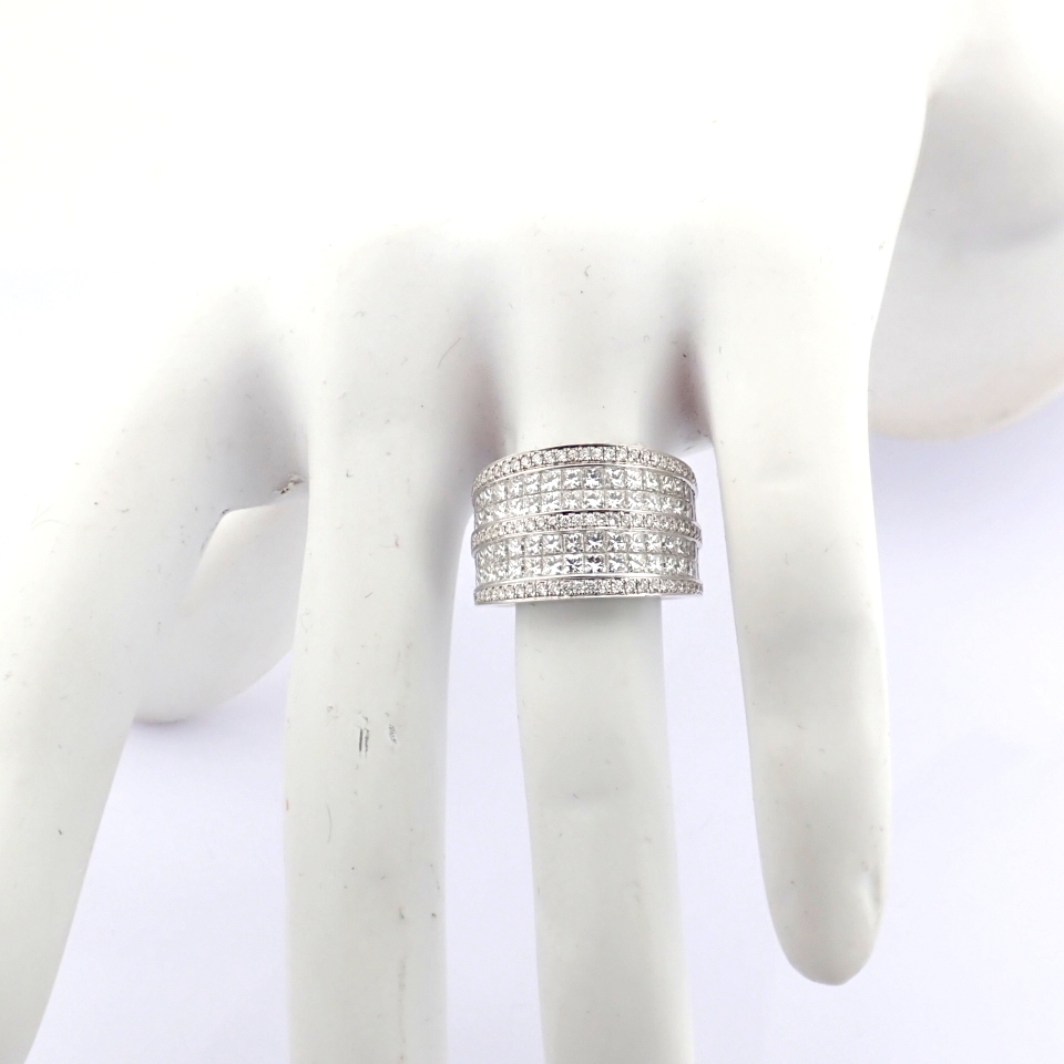 Natural Diamond 18K White Gold Ring