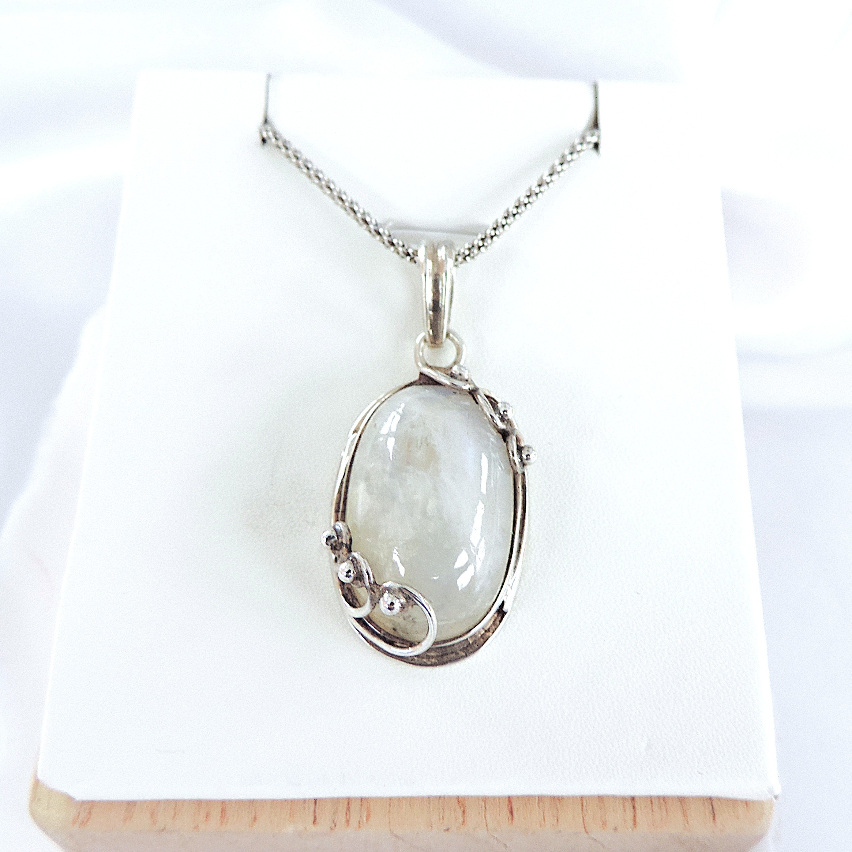  Vintage Artisan 925 Sterling Silver Cabochon Moonstone Necklace