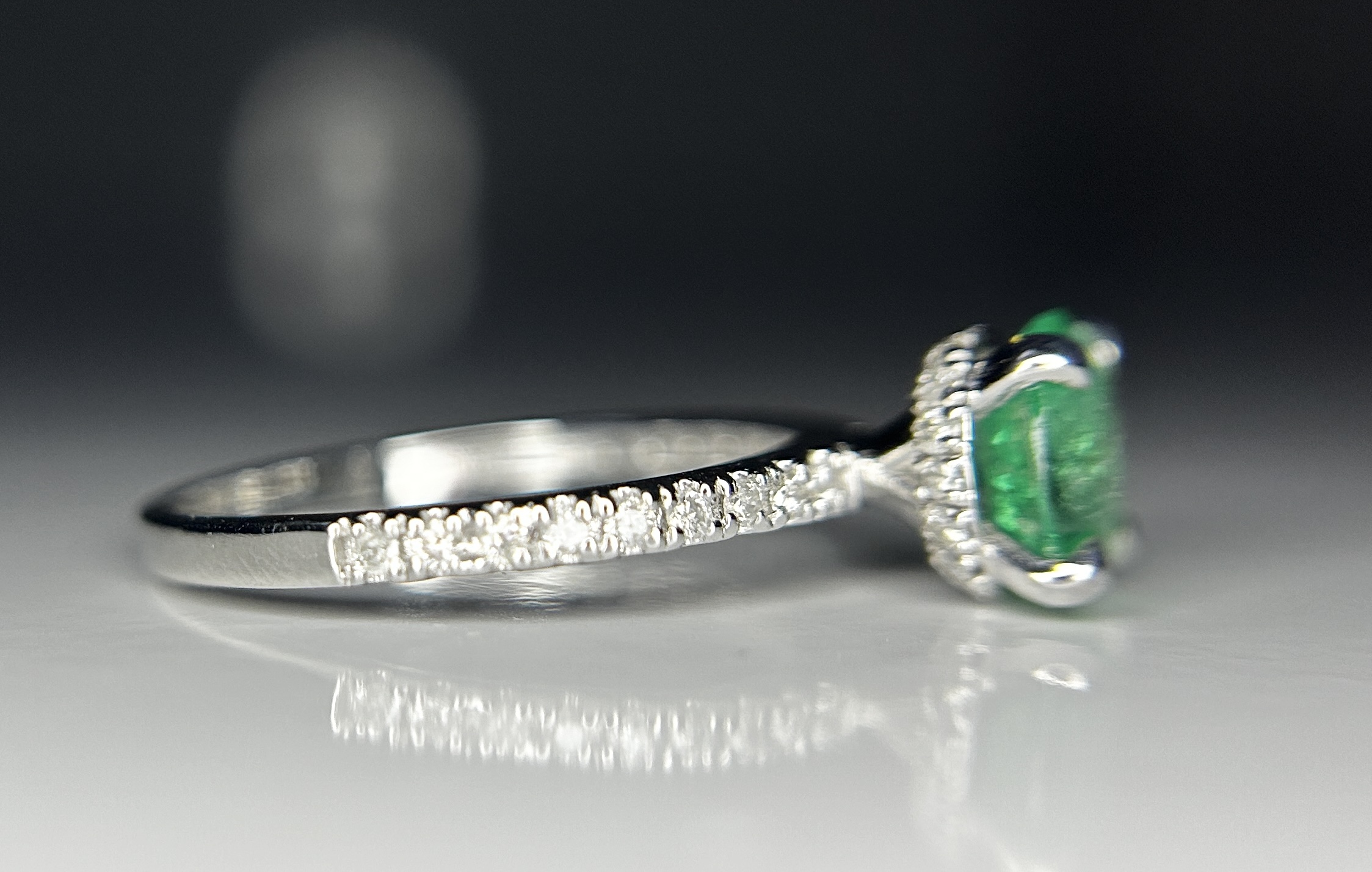 Beautiful 1.03ct Natural Emerald With Natural Diamonds & 18k Gold