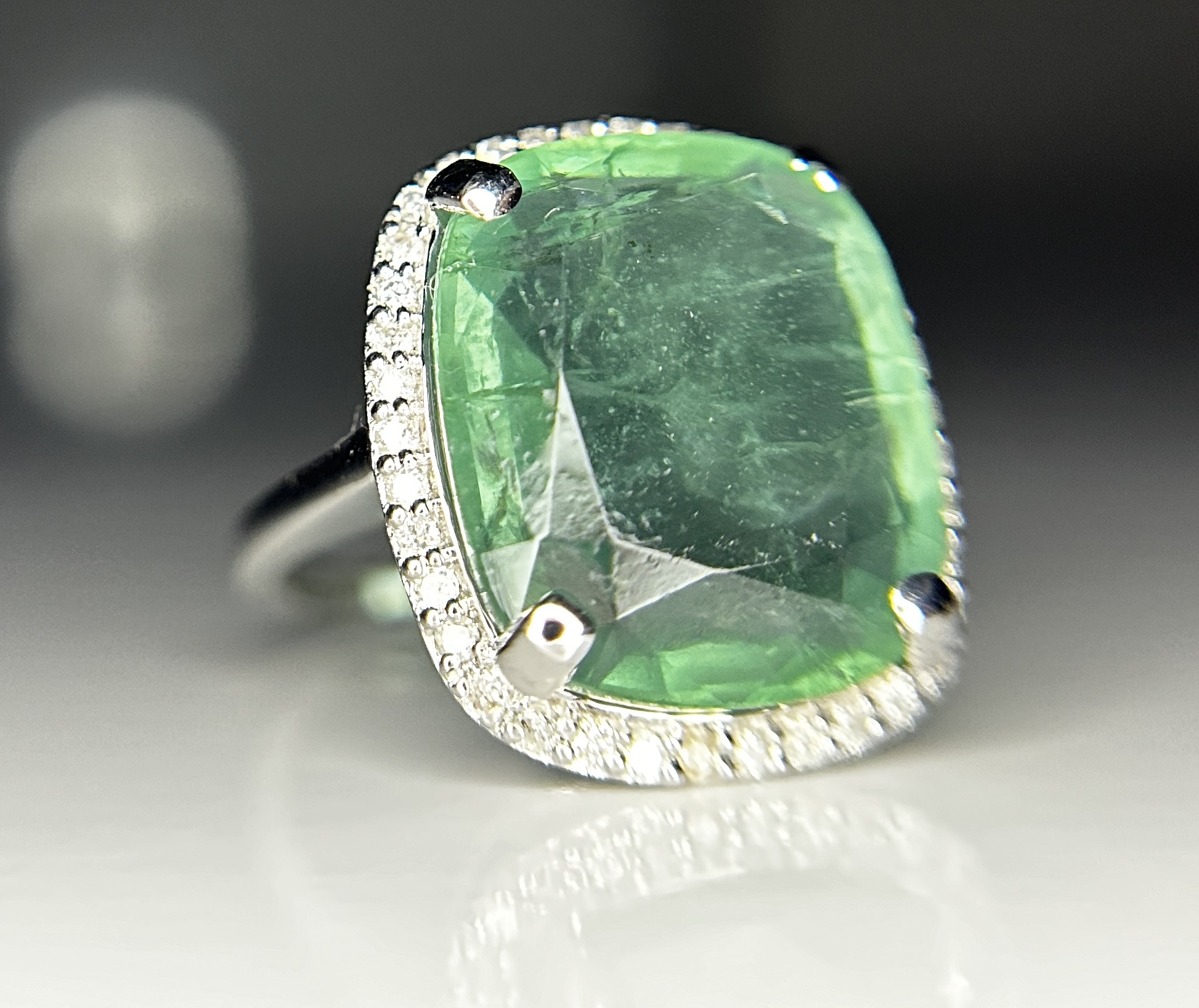 Beautiful 10.04 ct Natural Emerald With Natural Diamonds & 18k Gold