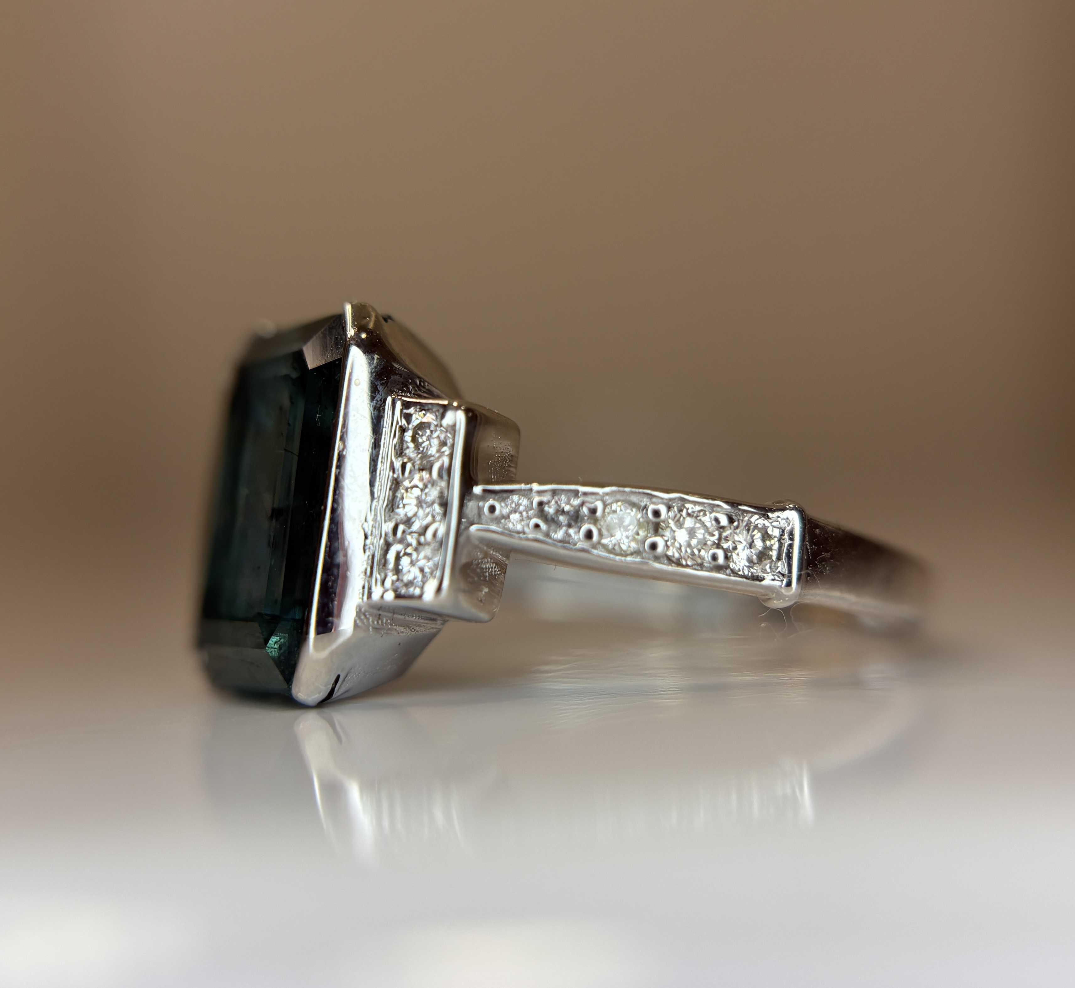Beautiful 2.45 CT Natural Emerald With Natural Diamonds & 18k Gold
