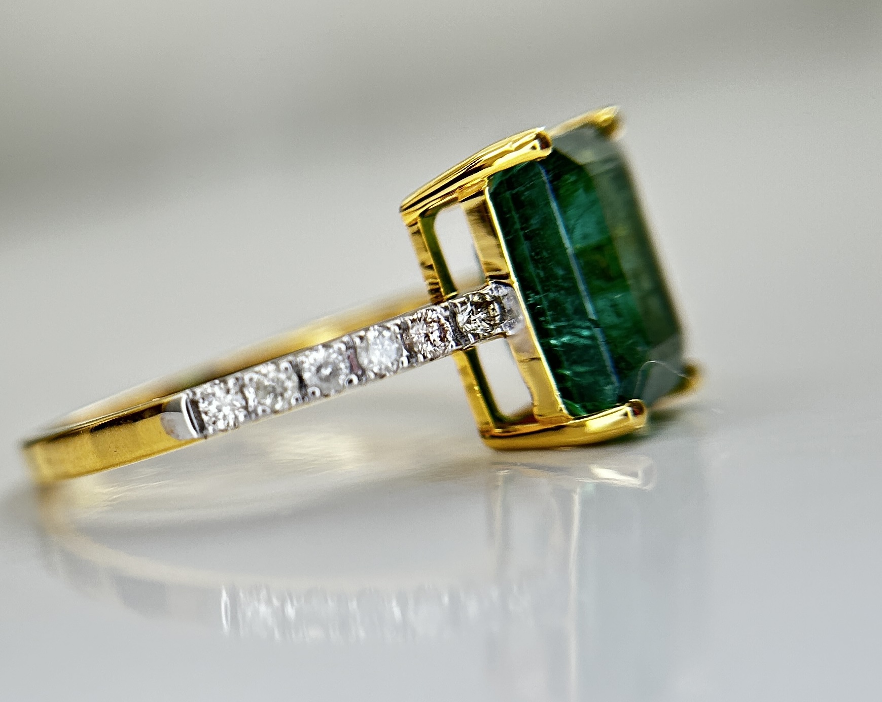 Beautiful Natural Emerald 2.41 CT With Natural Diamonds & 18k Gold