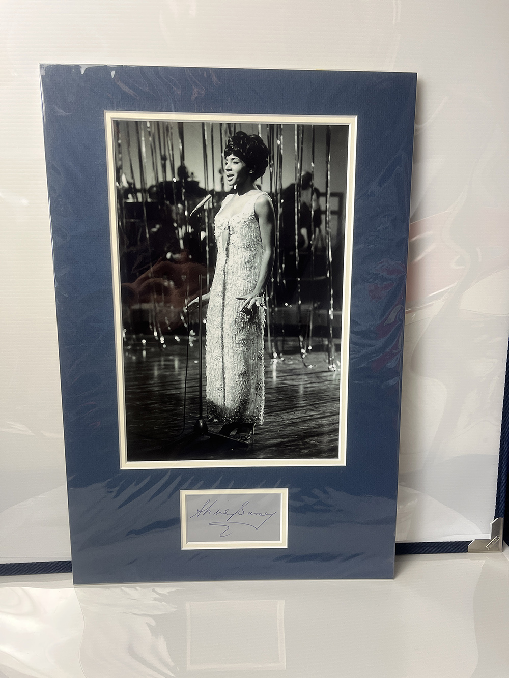 Shirley Bassey Vintage Signature