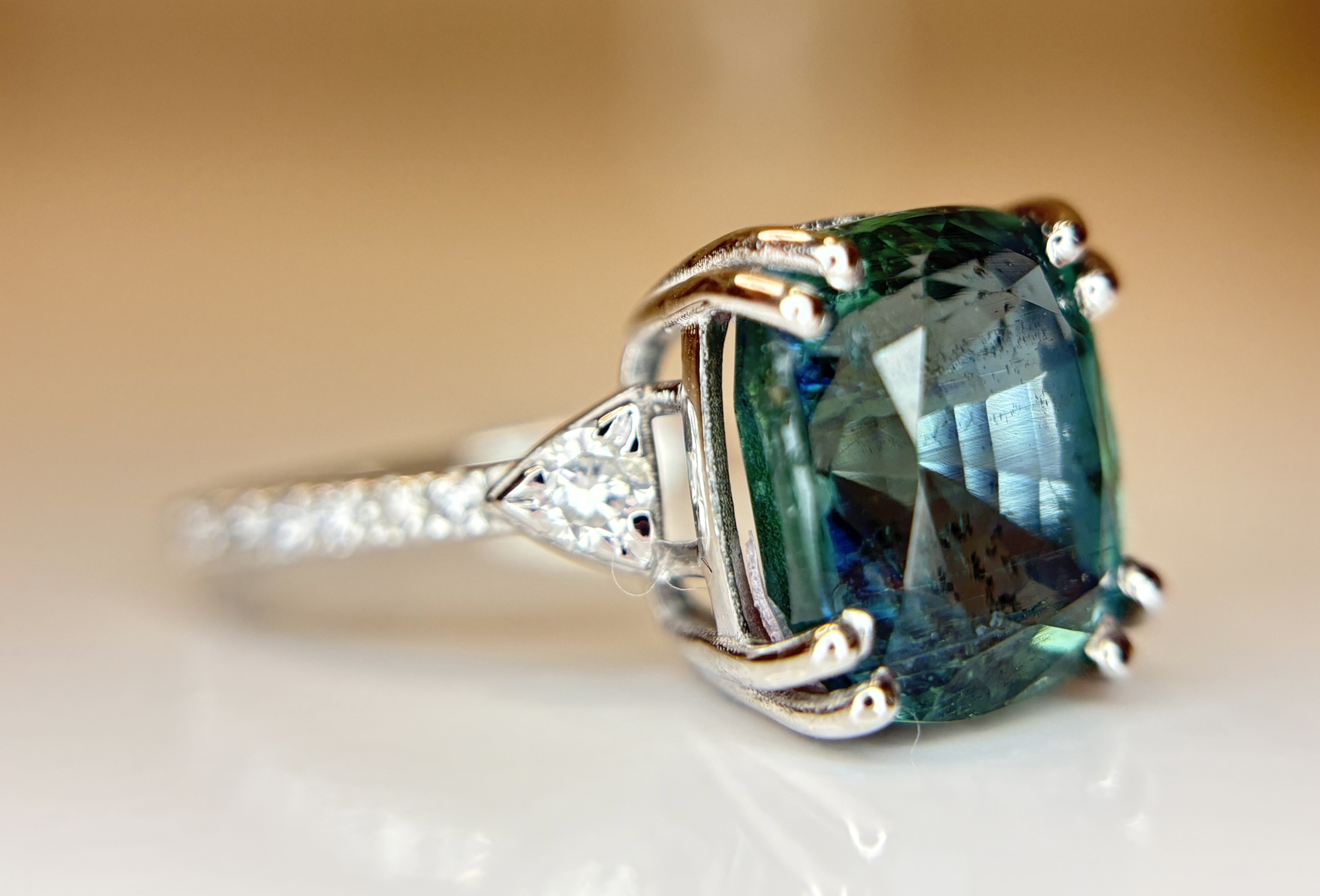 Beautiful Natural Emerald 4.75 CT With Natural Diamonds & 18k Gold