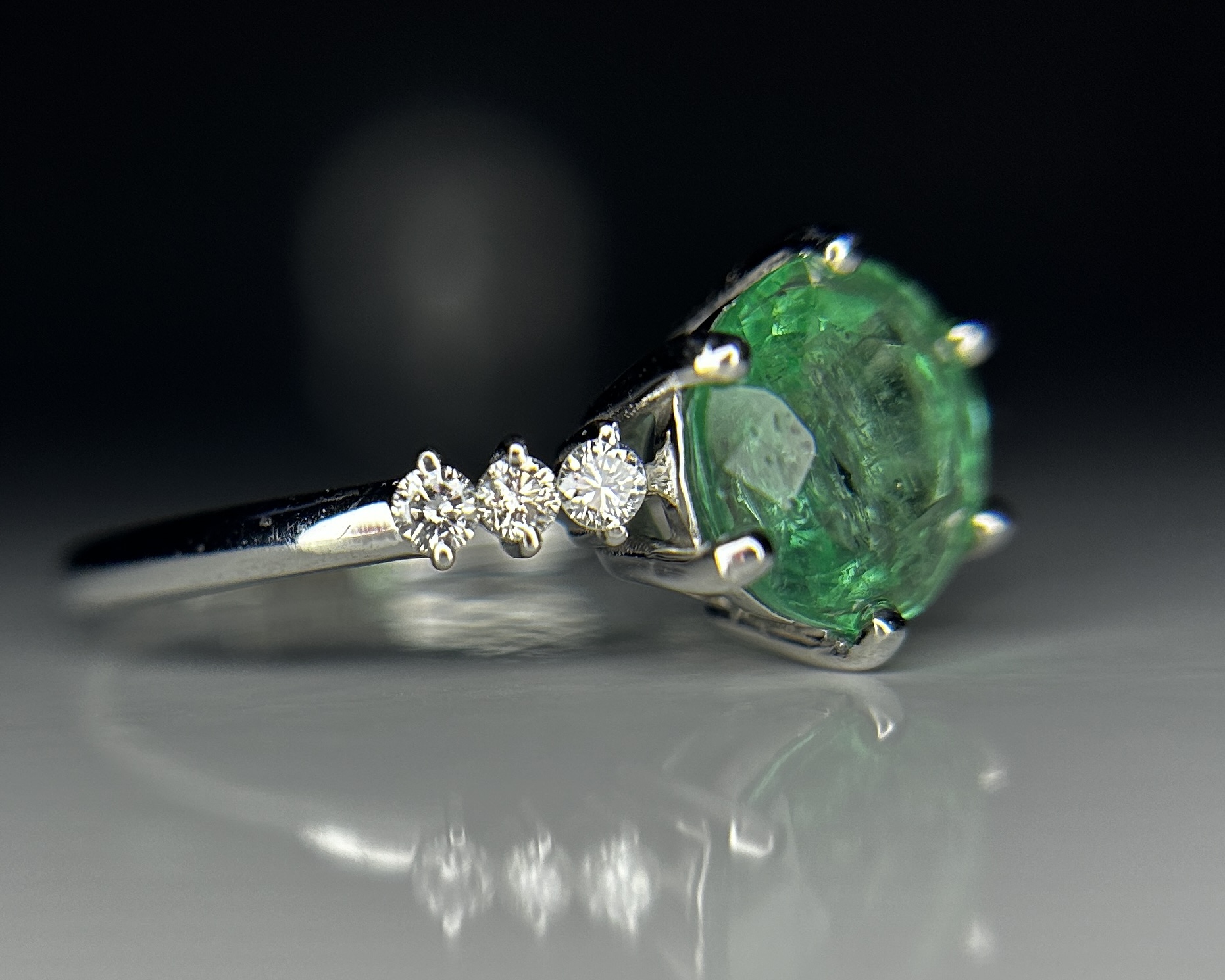 Beautiful 1.36 ct Natural Emerald With Natural Diamonds & 18k Gold