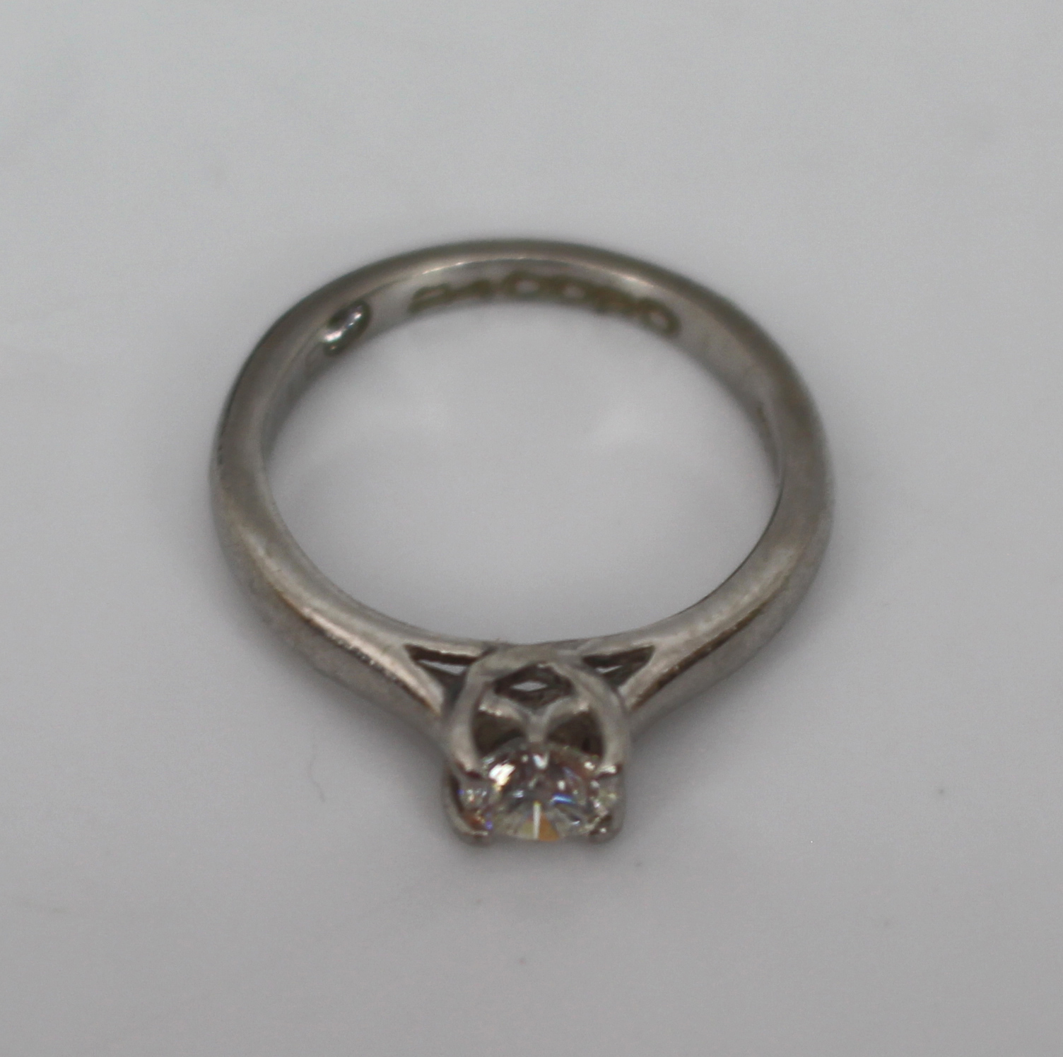 Leo Diamond Platinum Ring with 0.33 Carat Natural Diamond