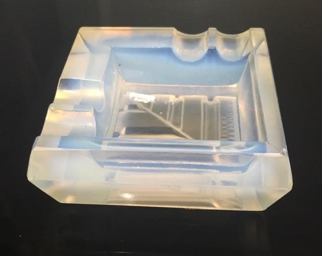 Andre Hunebelle (1896-1985) Art Deco, Opalescent Ashtray, Model M1123, 1930
