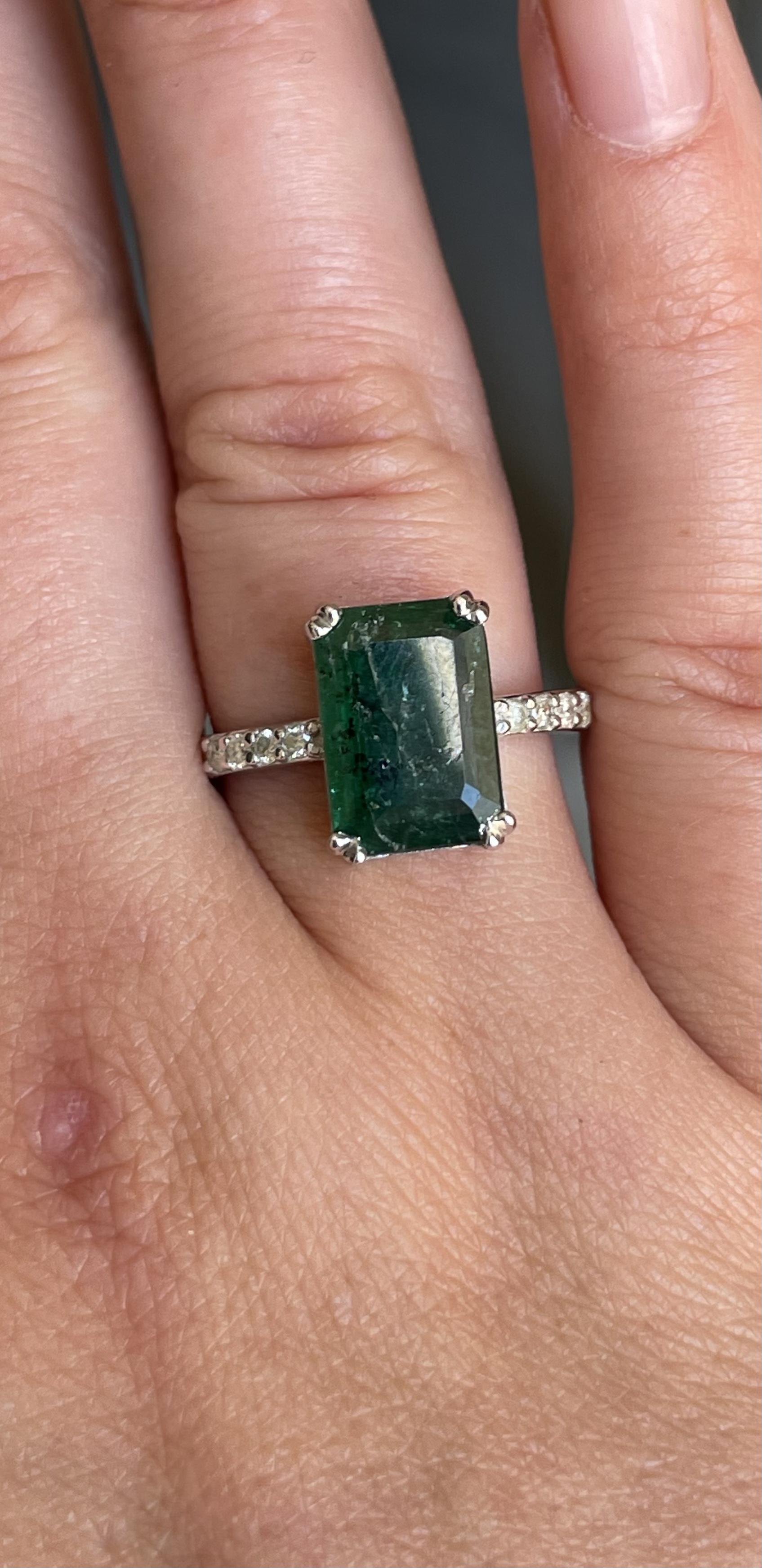 Beautiful 3.46 Carats Natural Emerald Ring Natural Diamonds & 18k Gold