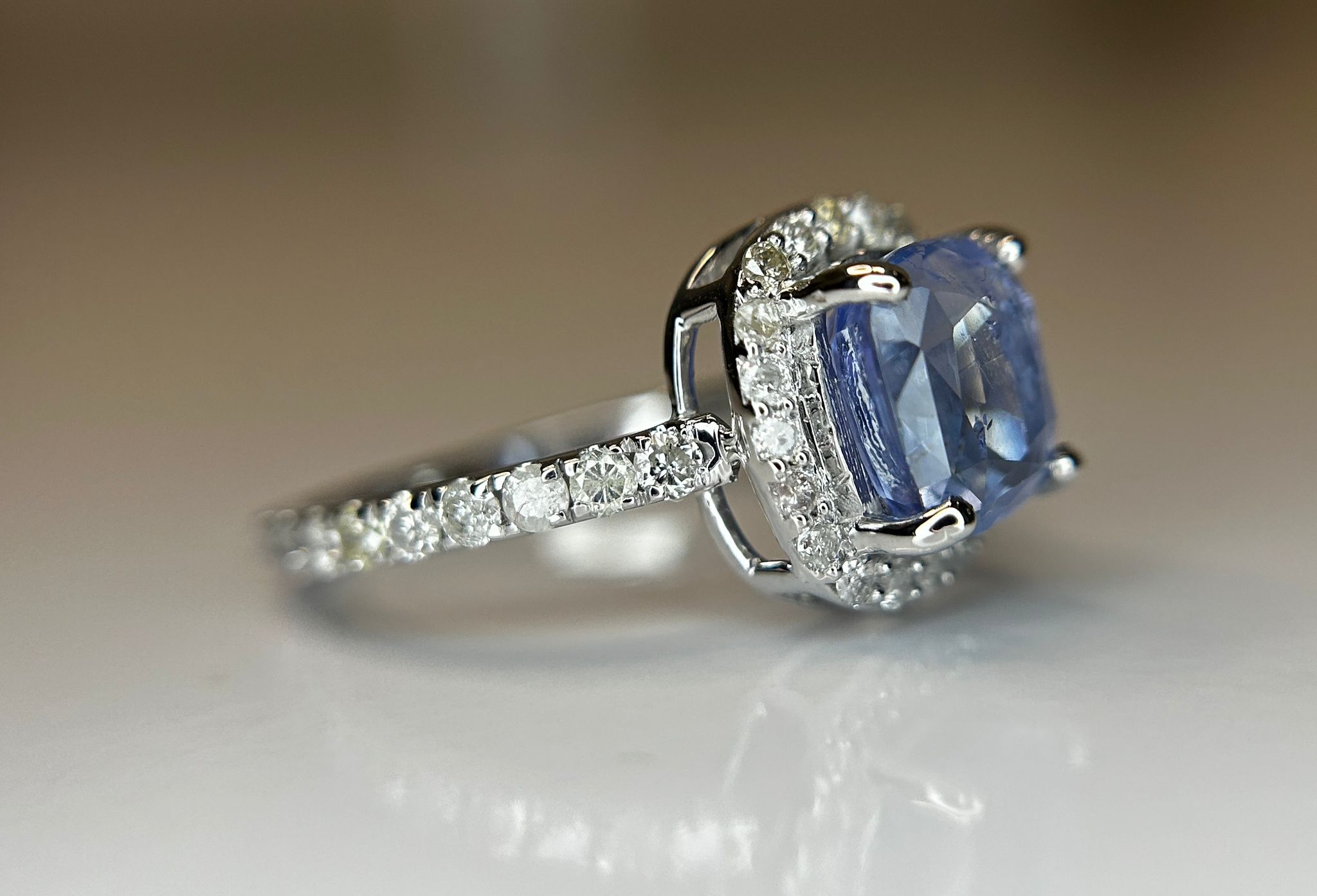 2.74 CT Unheated/Untreated Ceylon Cornflour Blue Sapphire Diamonds & 18k Gold