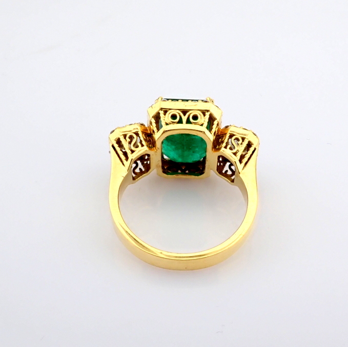 Natural Diamond 18K Yellow Gold Ring