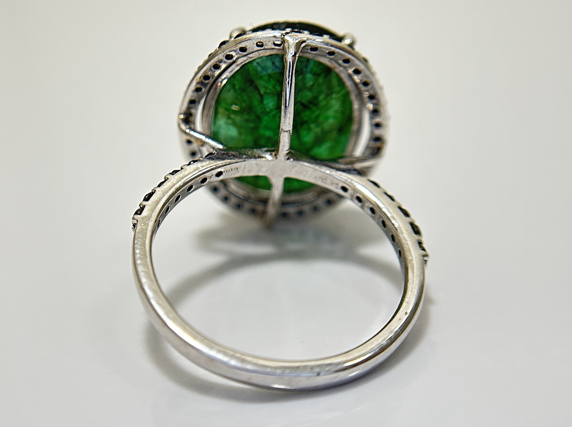 Beautiful Natural Emerald 11ct With Natural Black Diamonds & 18k Gold