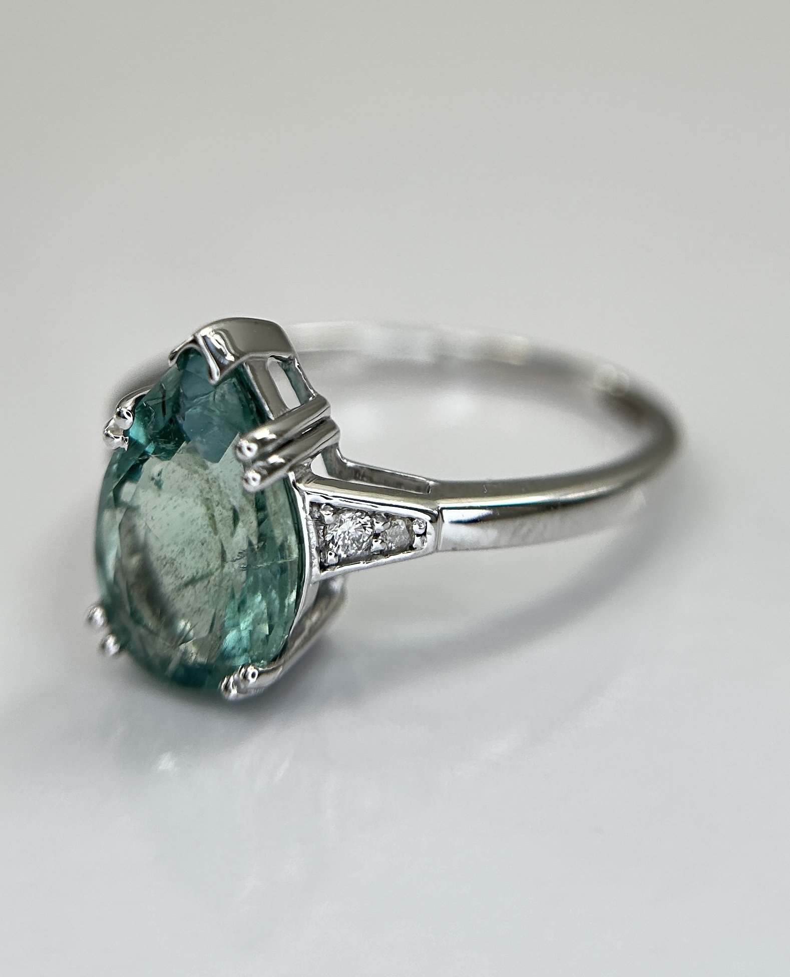 Beautiful Natural Emerald 1.81 CT With Natural Diamonds & 18k Gold
