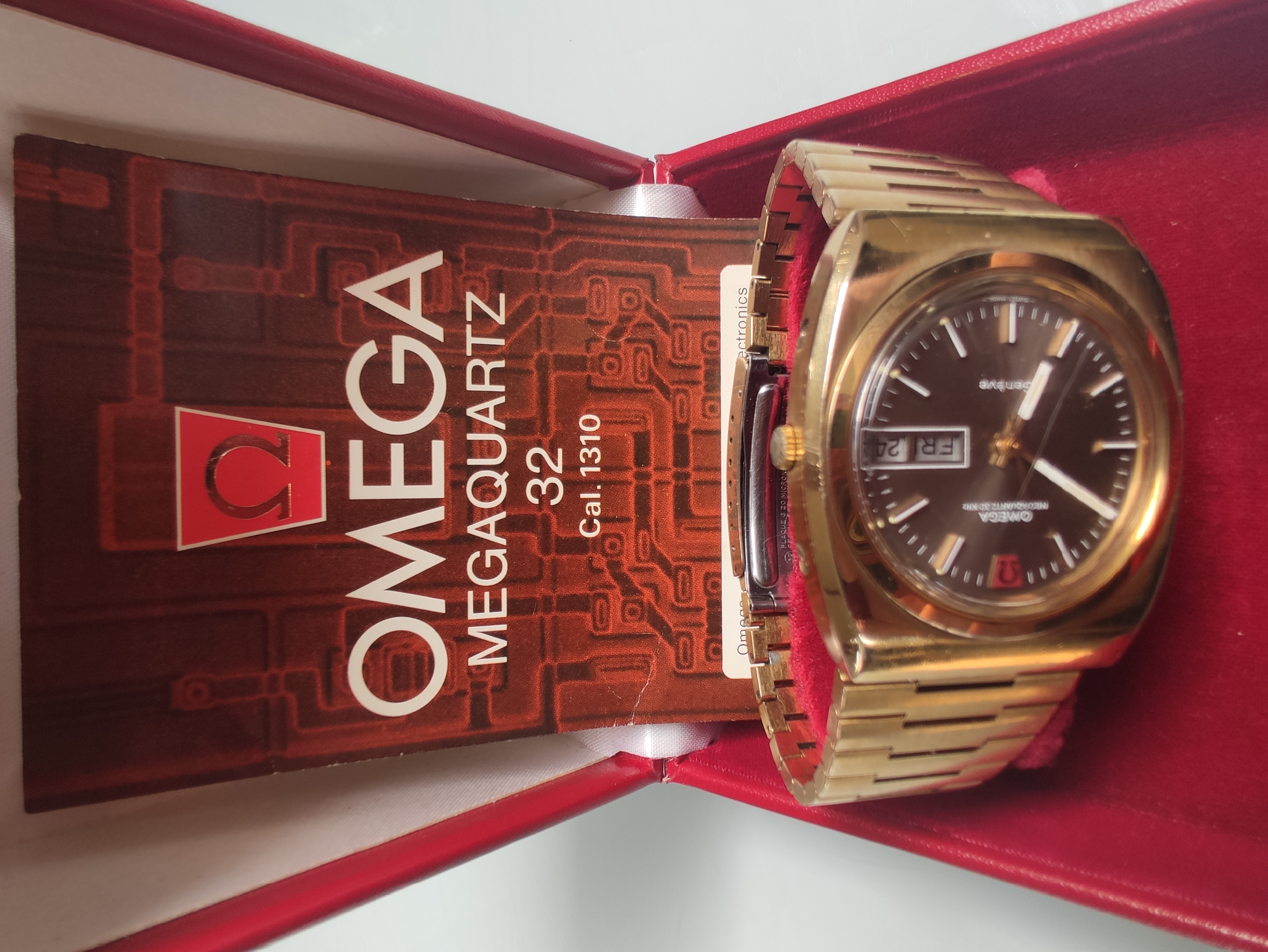 OMEGA MEGAQUARTZ 32 GENTLEMANS WATCH CIRCA 1974.