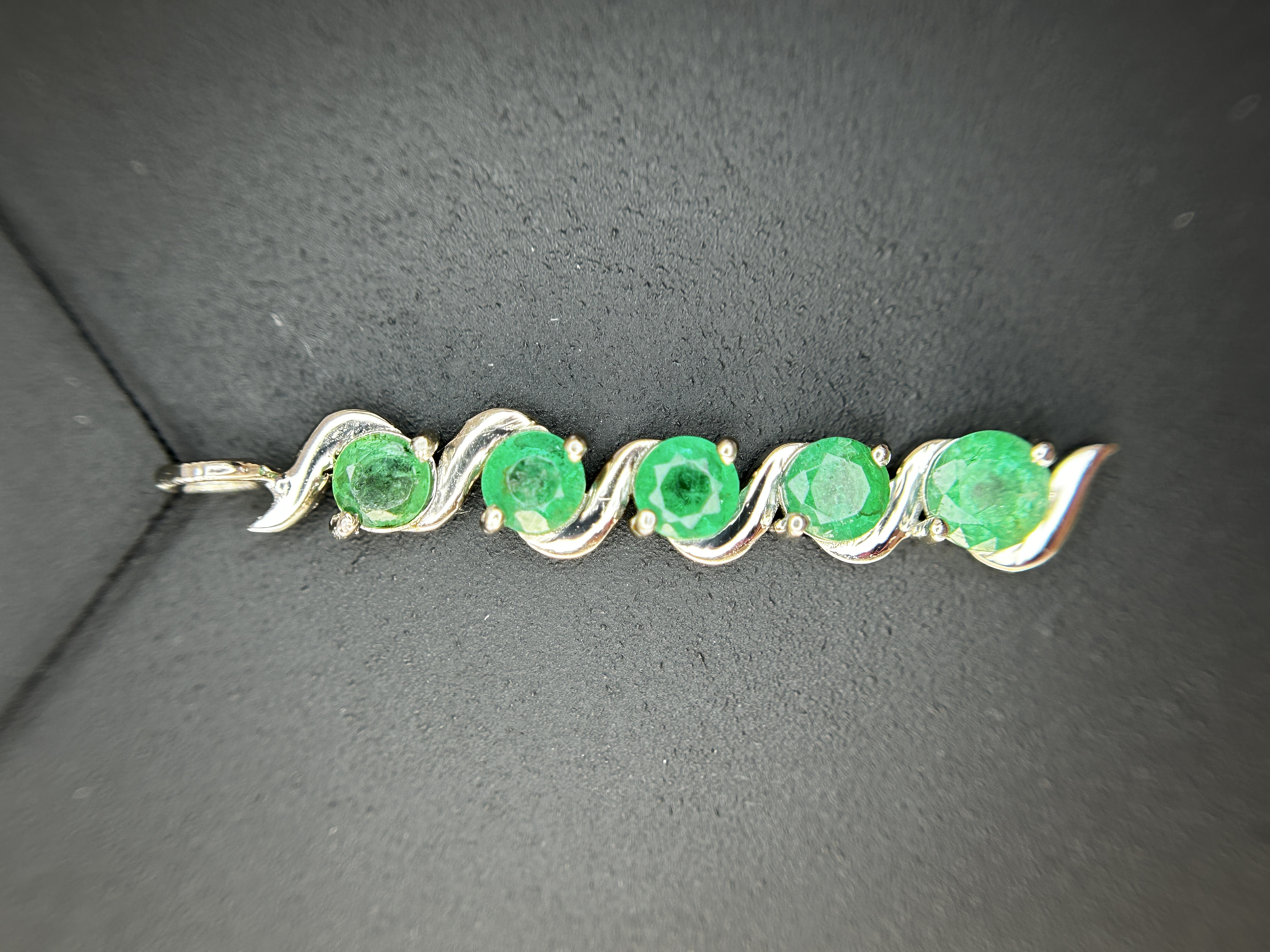 Beautiful 1.17ct Natural Emerald Pendant With Platinum 950
