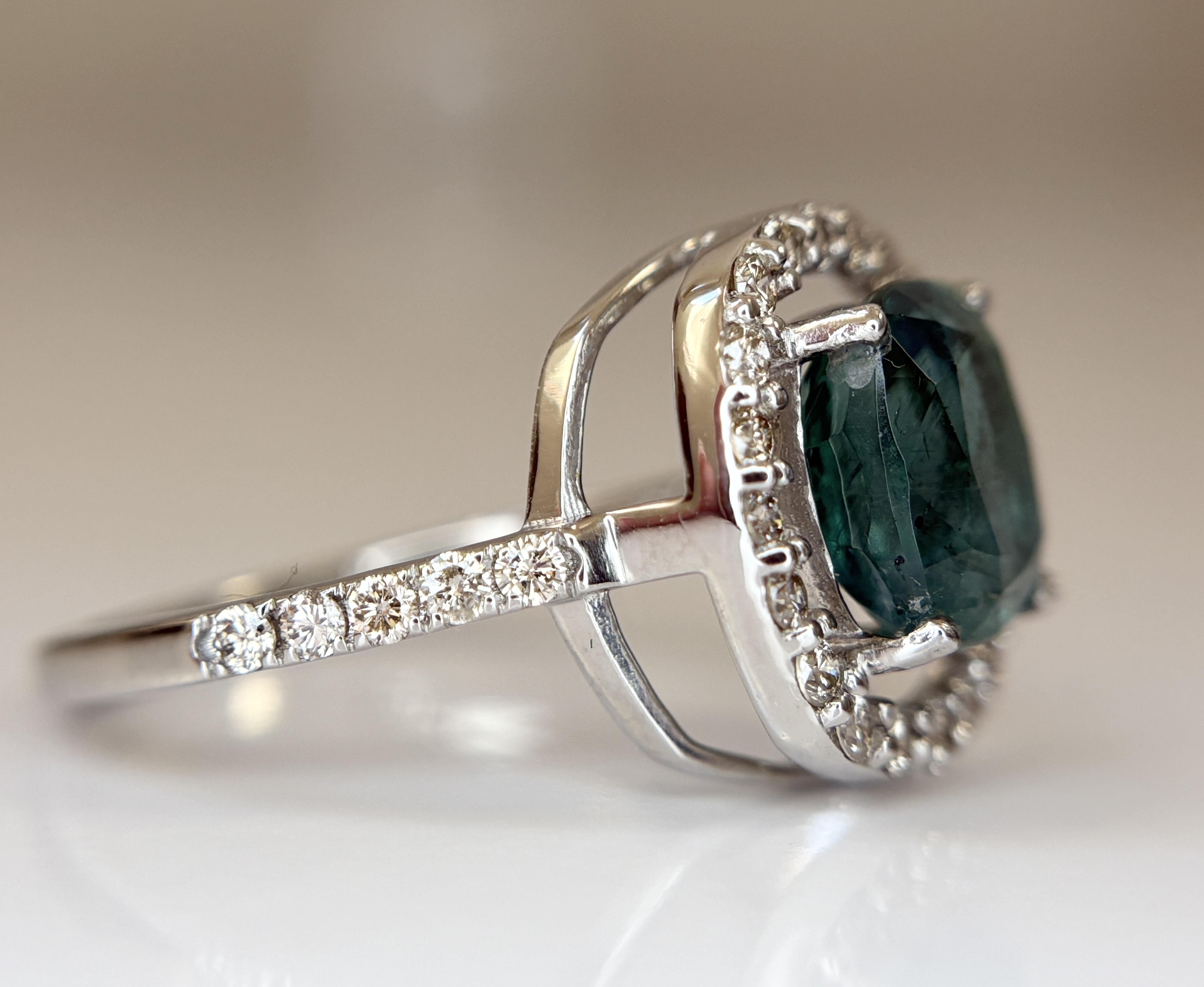 Beautiful 2.25 CT Natural Emerald Ring With Natural Diamonds & Platinum 950