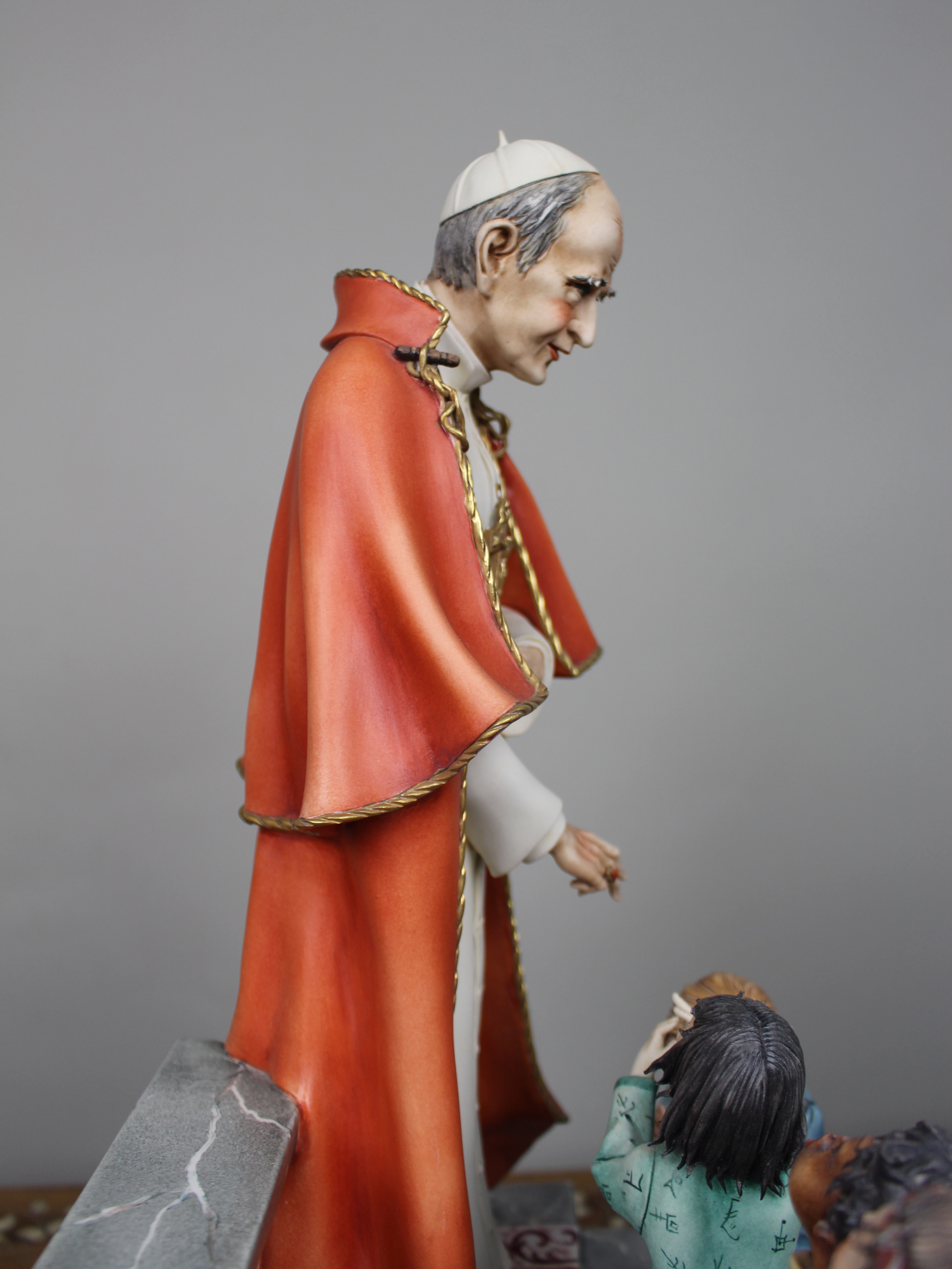 Large Capodimonte Porcelain Figurine – Pope Paul VI