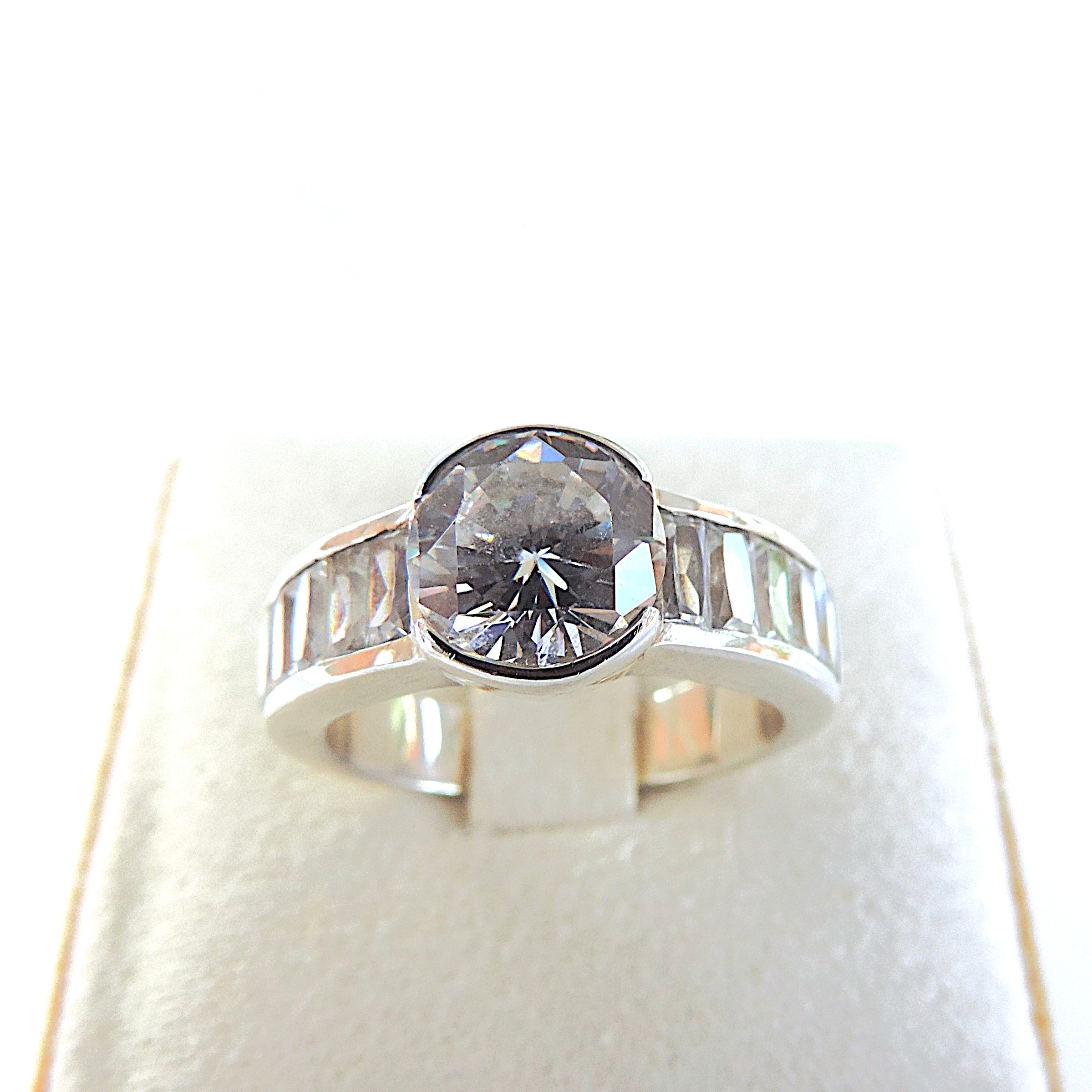 925 Silver 4.5 Carat Moissanite Gemstone Ring