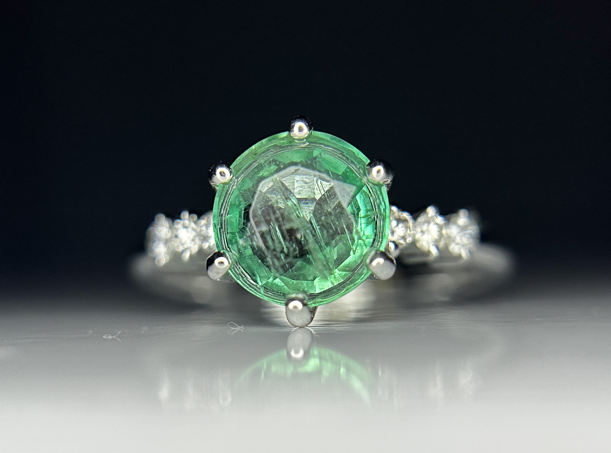 Beautiful 1.36 ct Natural Emerald With Natural Diamonds & 18k Gold