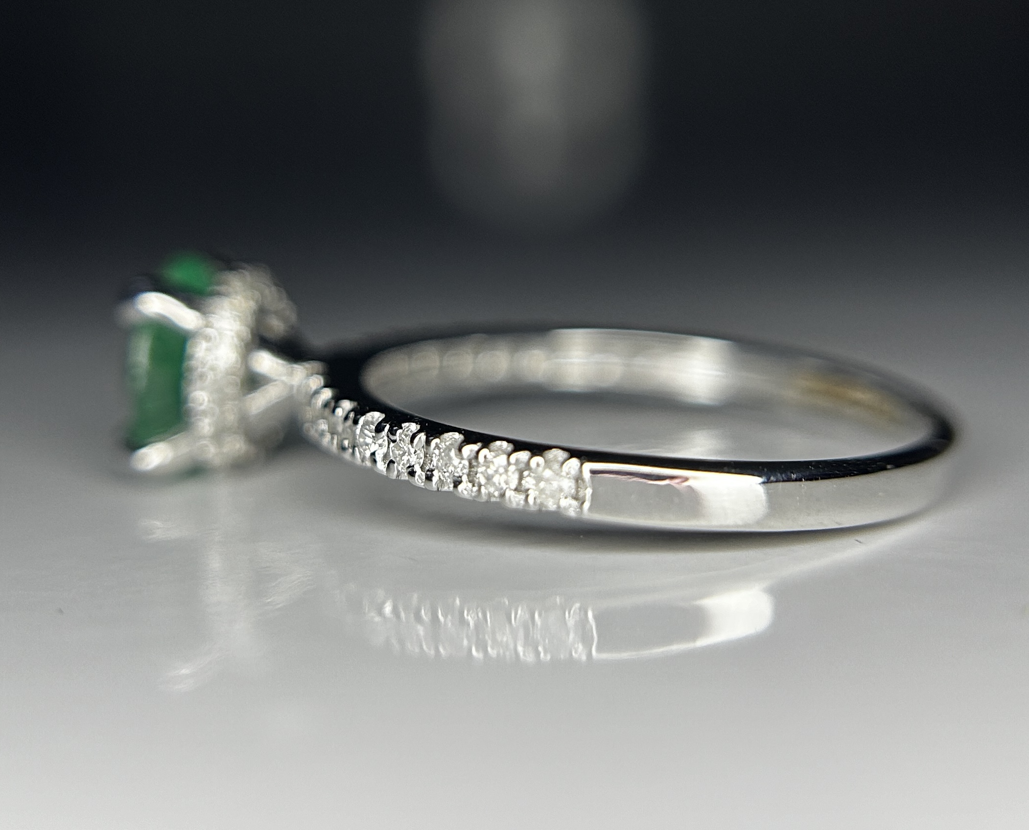 Beautiful 1.03ct Natural Emerald With Natural Diamonds & 18k Gold