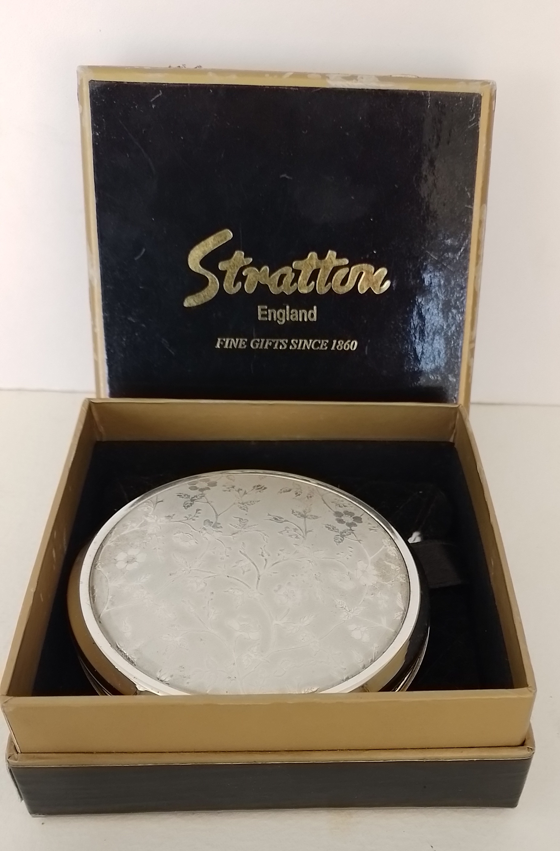 Stratton Silver Decorated Compact