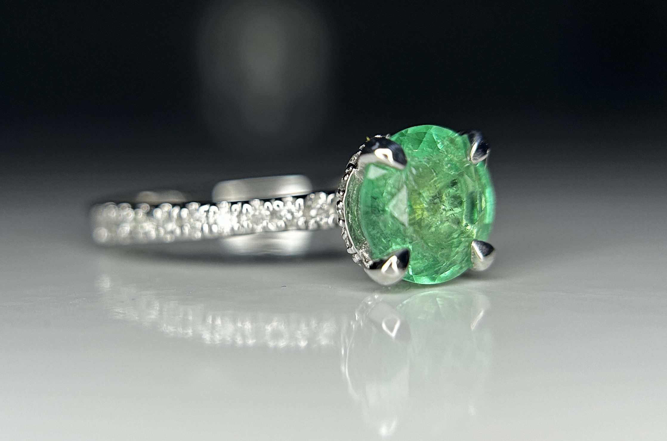 Beautiful 1.03ct Natural Emerald With Natural Diamonds & 18k Gold