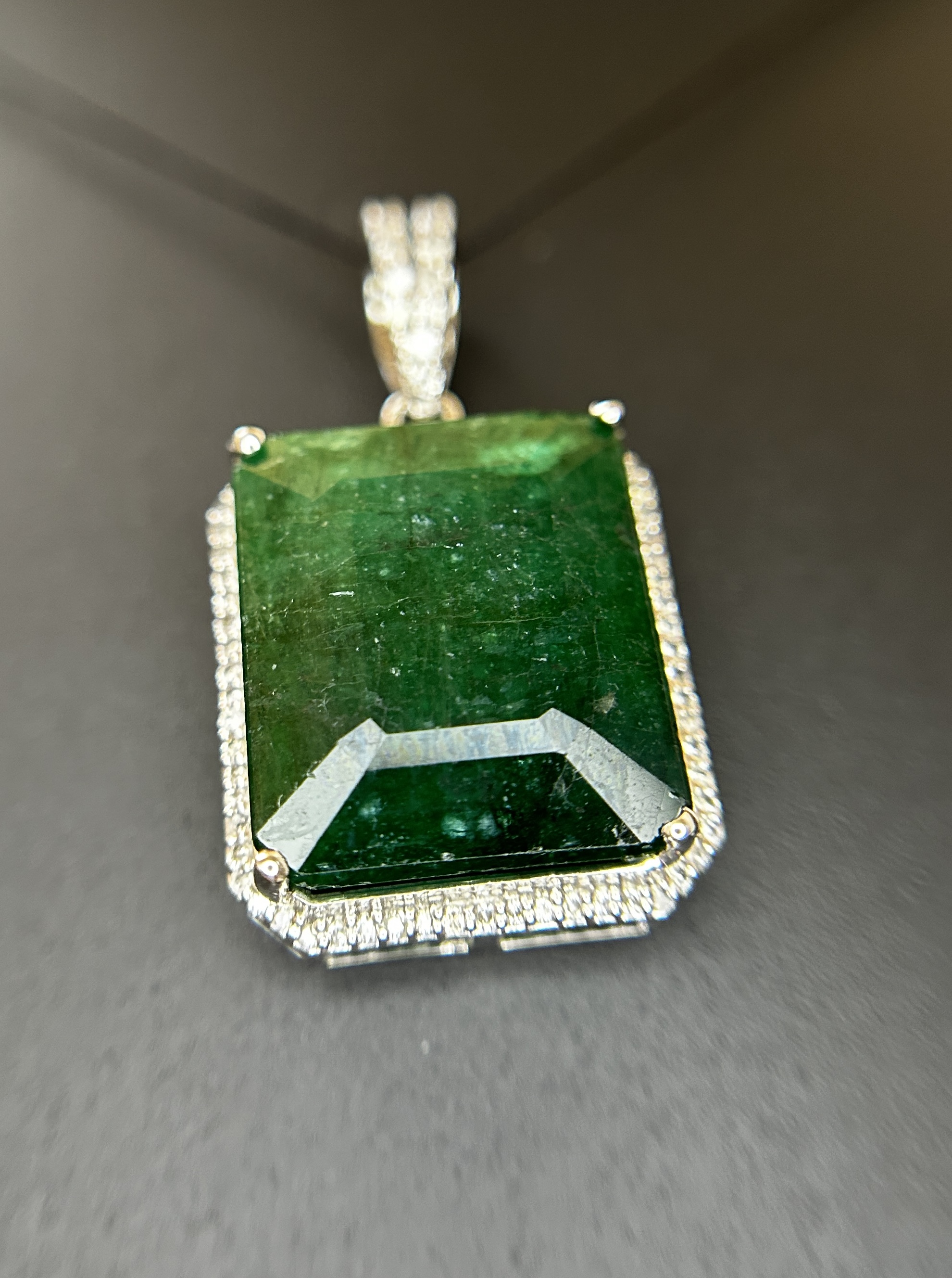 Beautiful 14.39 ct Natural Emerald With Natural Diamonds & 18k Gold