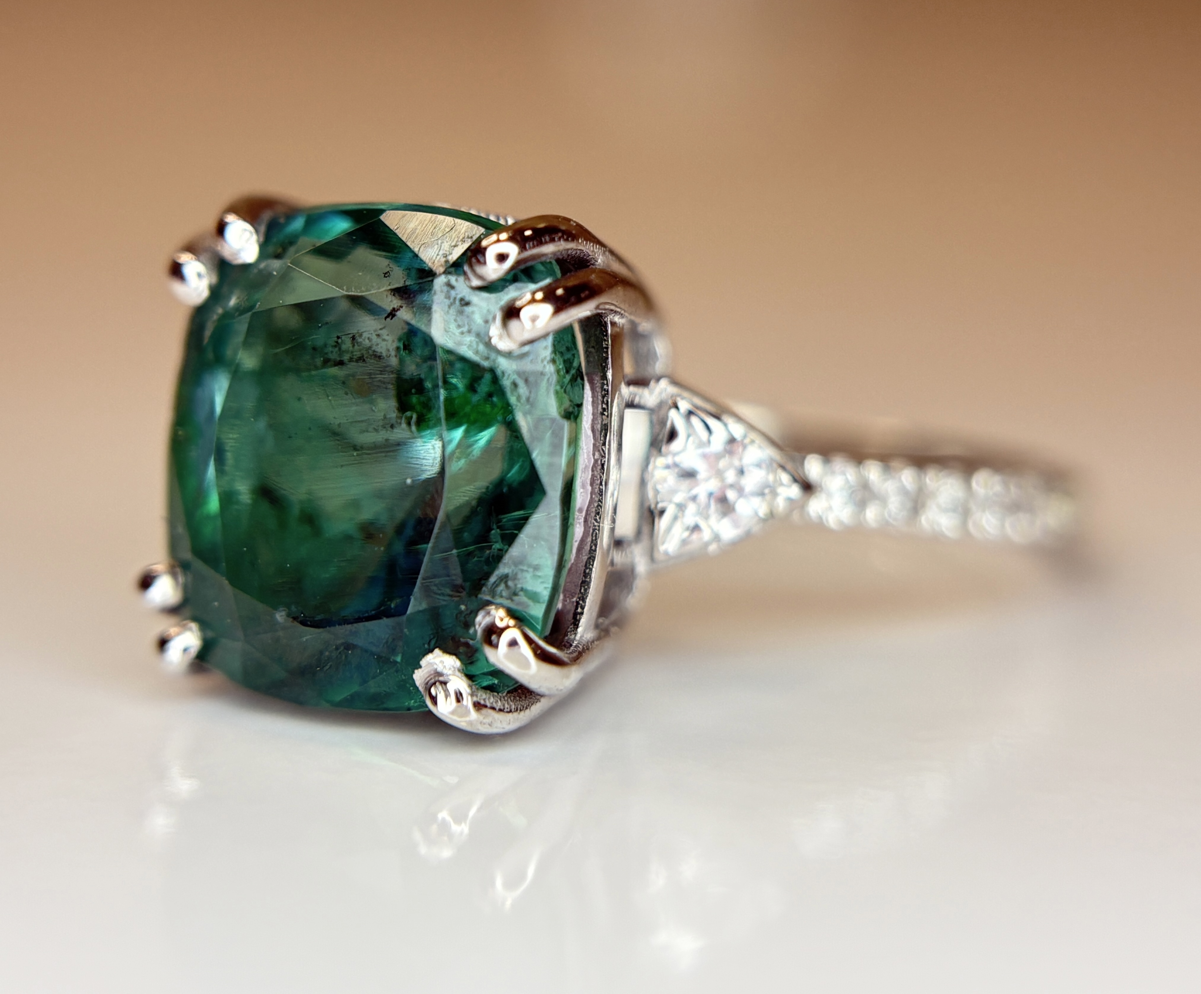 Beautiful Natural Emerald 4.75 CT With Natural Diamonds & 18k Gold