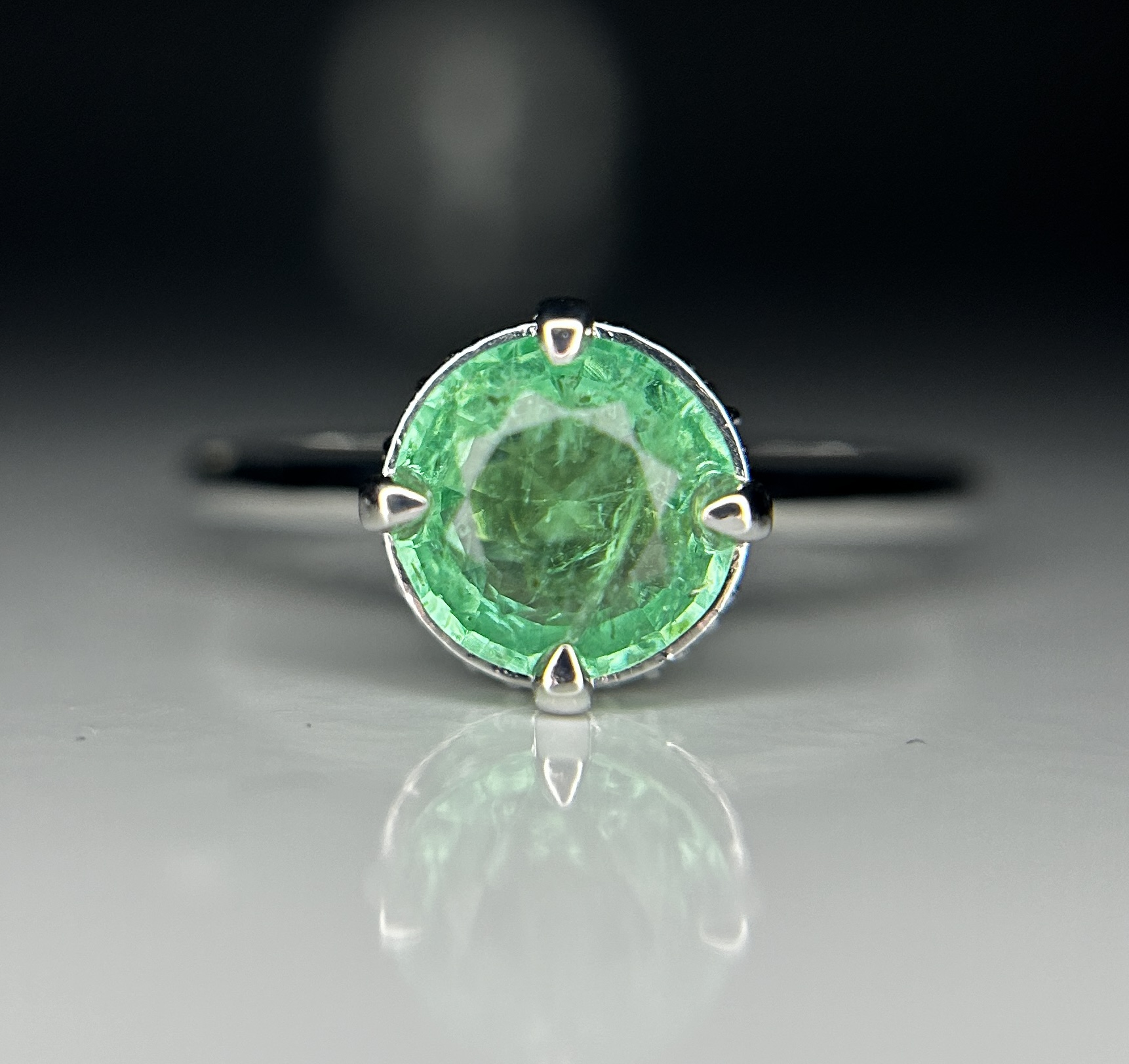 Beautiful 1.07ct Natural Emerald With Natural Diamonds & 18k Gold