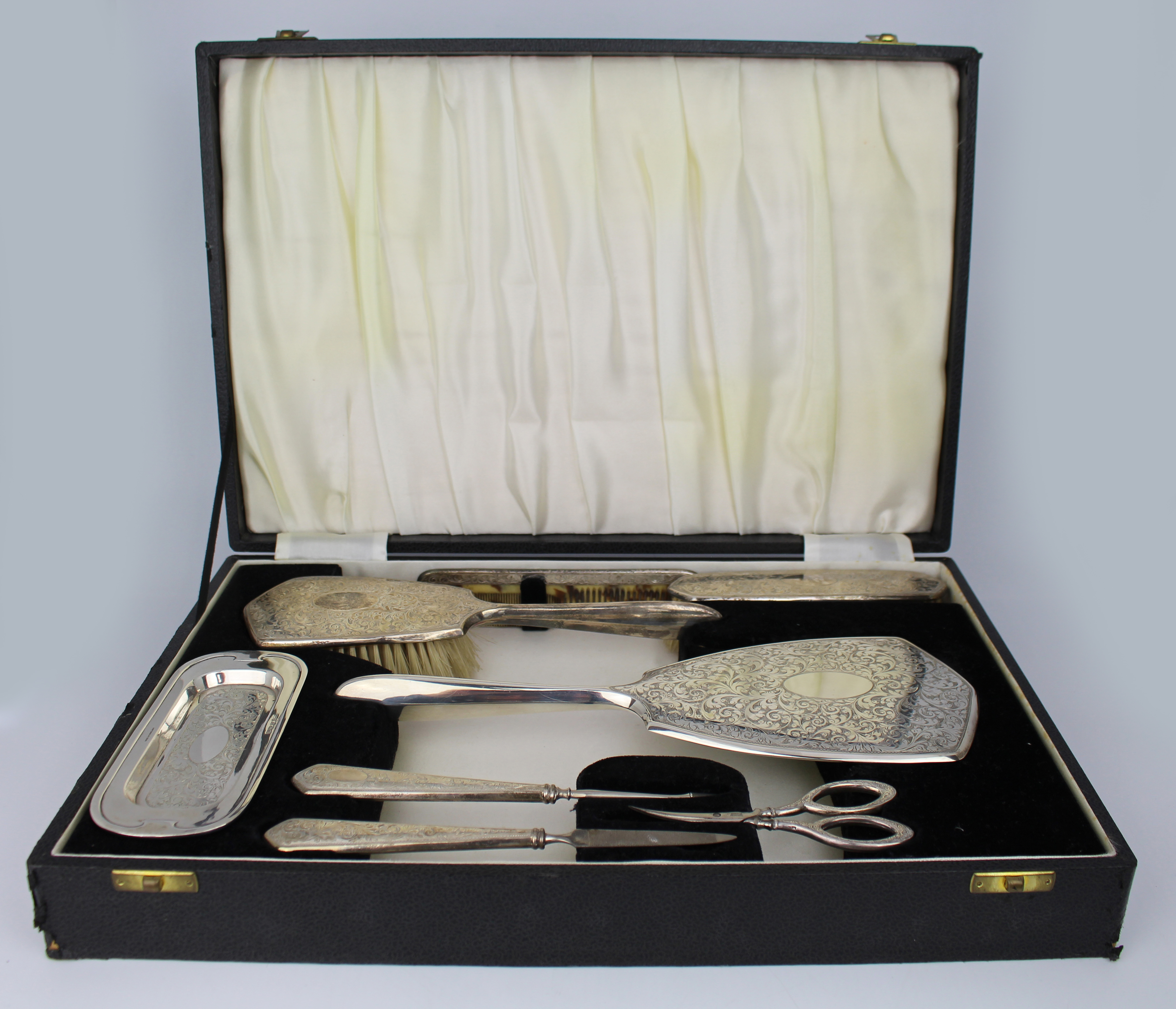 Cased Sterling Silver Vanity Set by Charles S. Green, Birmingham 1947