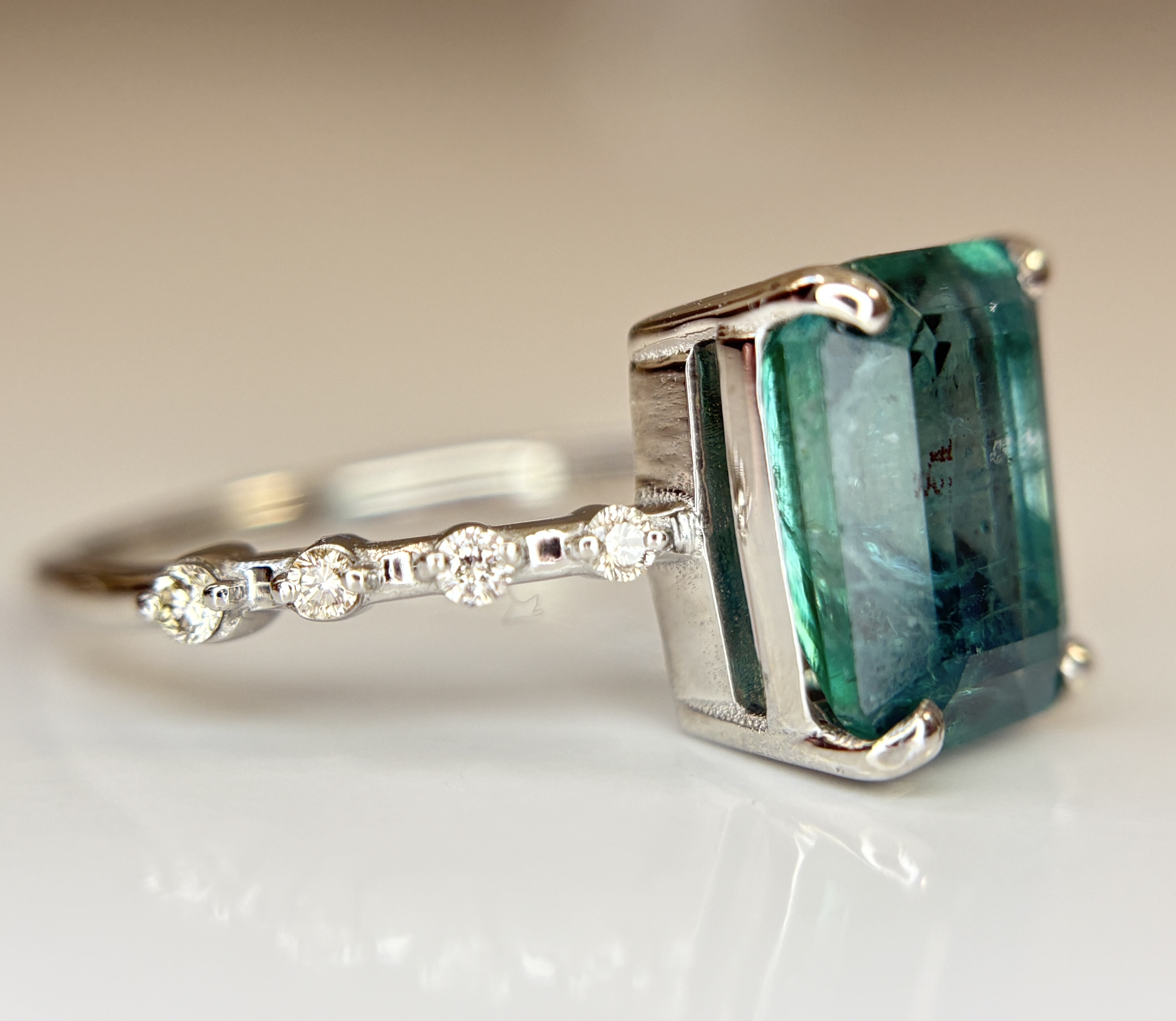 Beautiful 3.00 CT Natural Emerald Ring With Natural Diamonds & Platinum 950