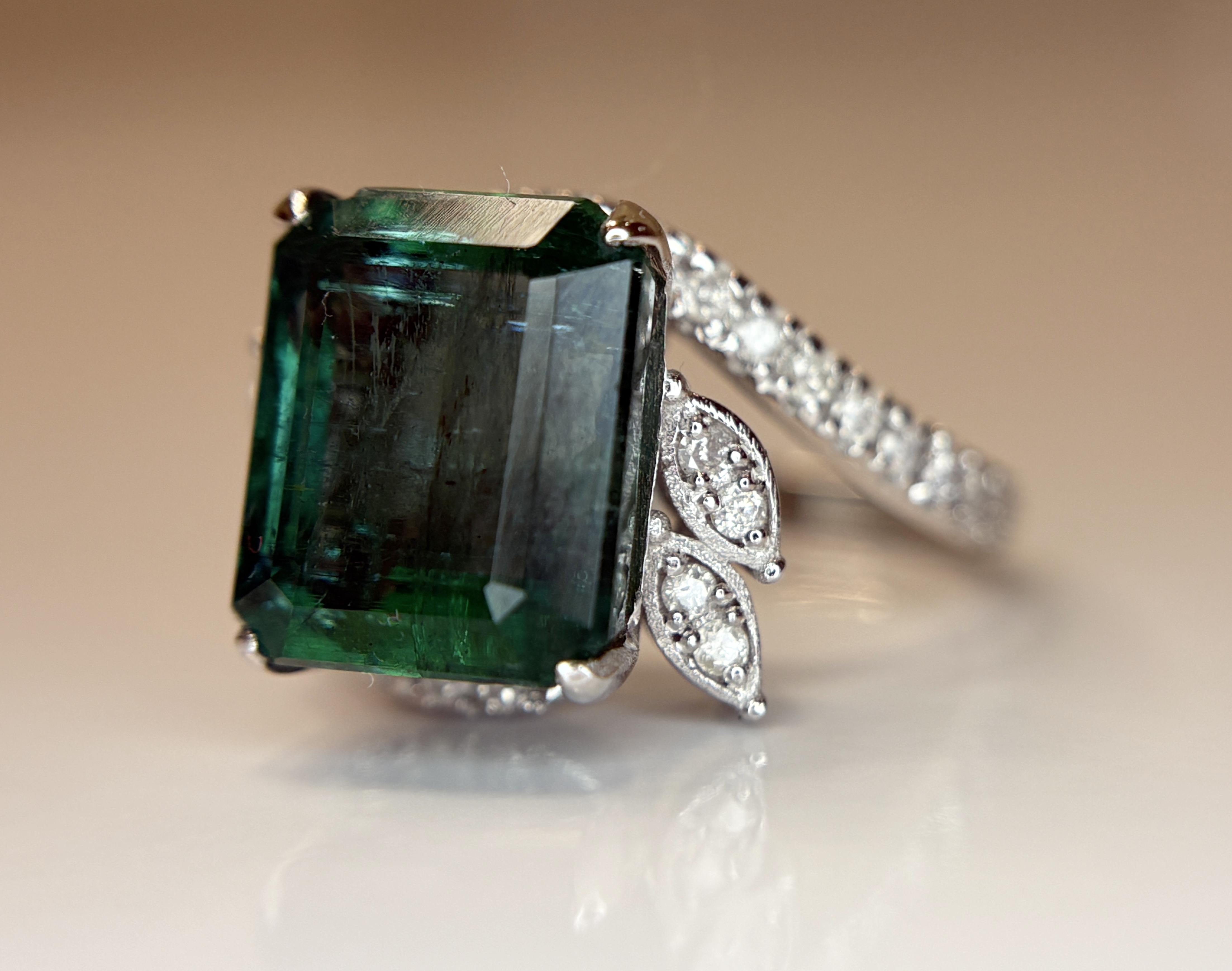 Beautiful 5.45 CT Natural Emerald With Natural Diamonds & 18k Gold