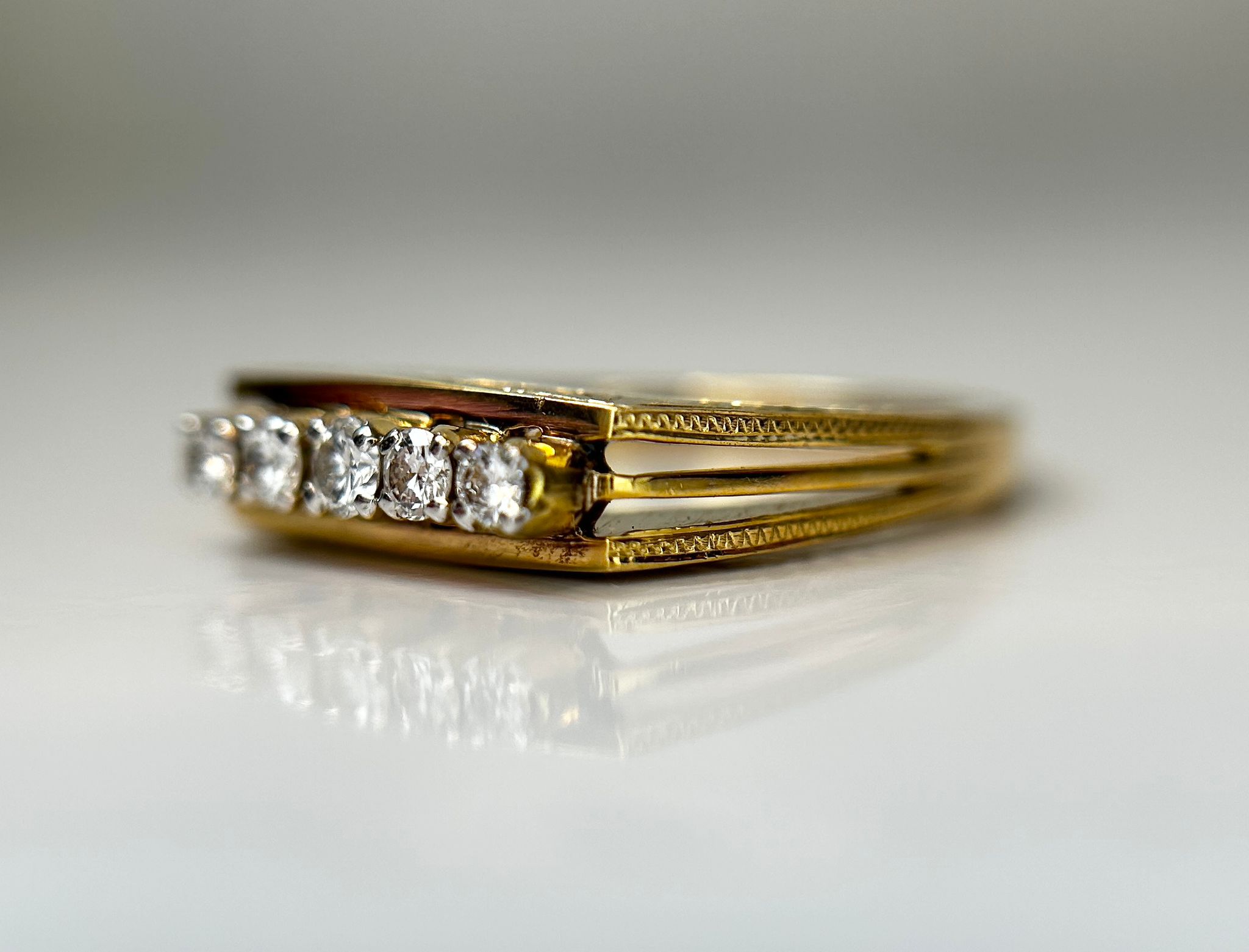 Beautiful Natural 0.18 CT VS Diamond Ring With 18k Gold