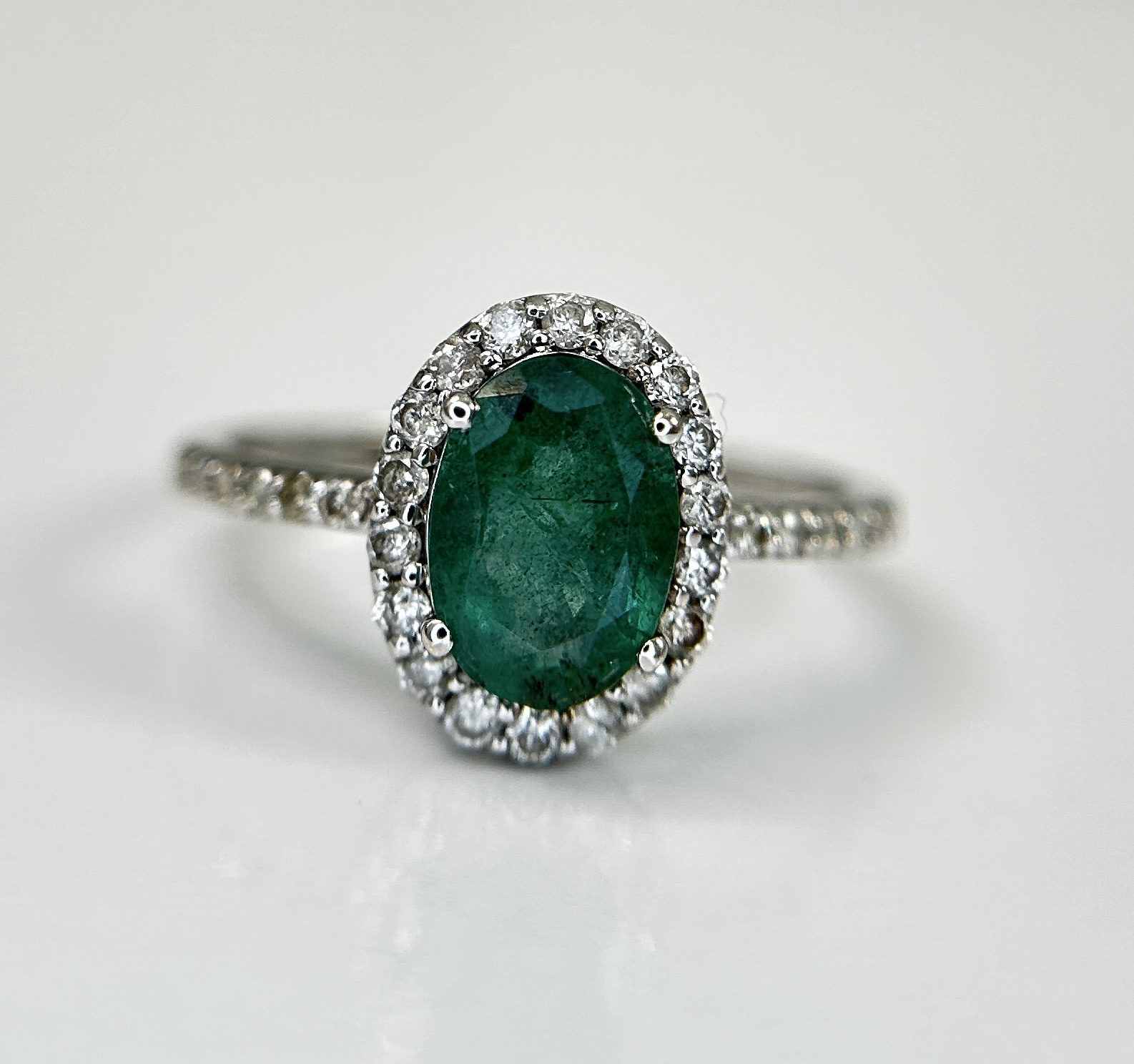 Beautiful Natural Emerald 1.22CT With Natural Diamonds & 18k Gold