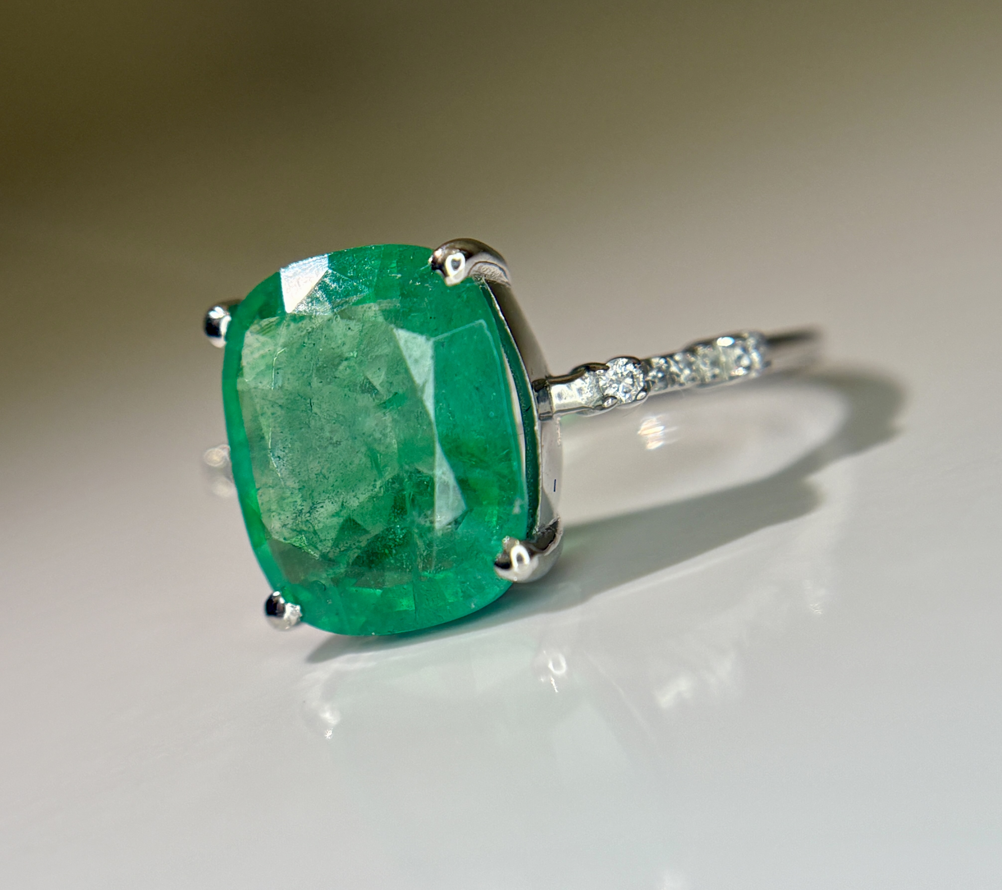 Beautiful 3.40 CT Natural Emerald Ring With Natural Diamonds & Platinum 950